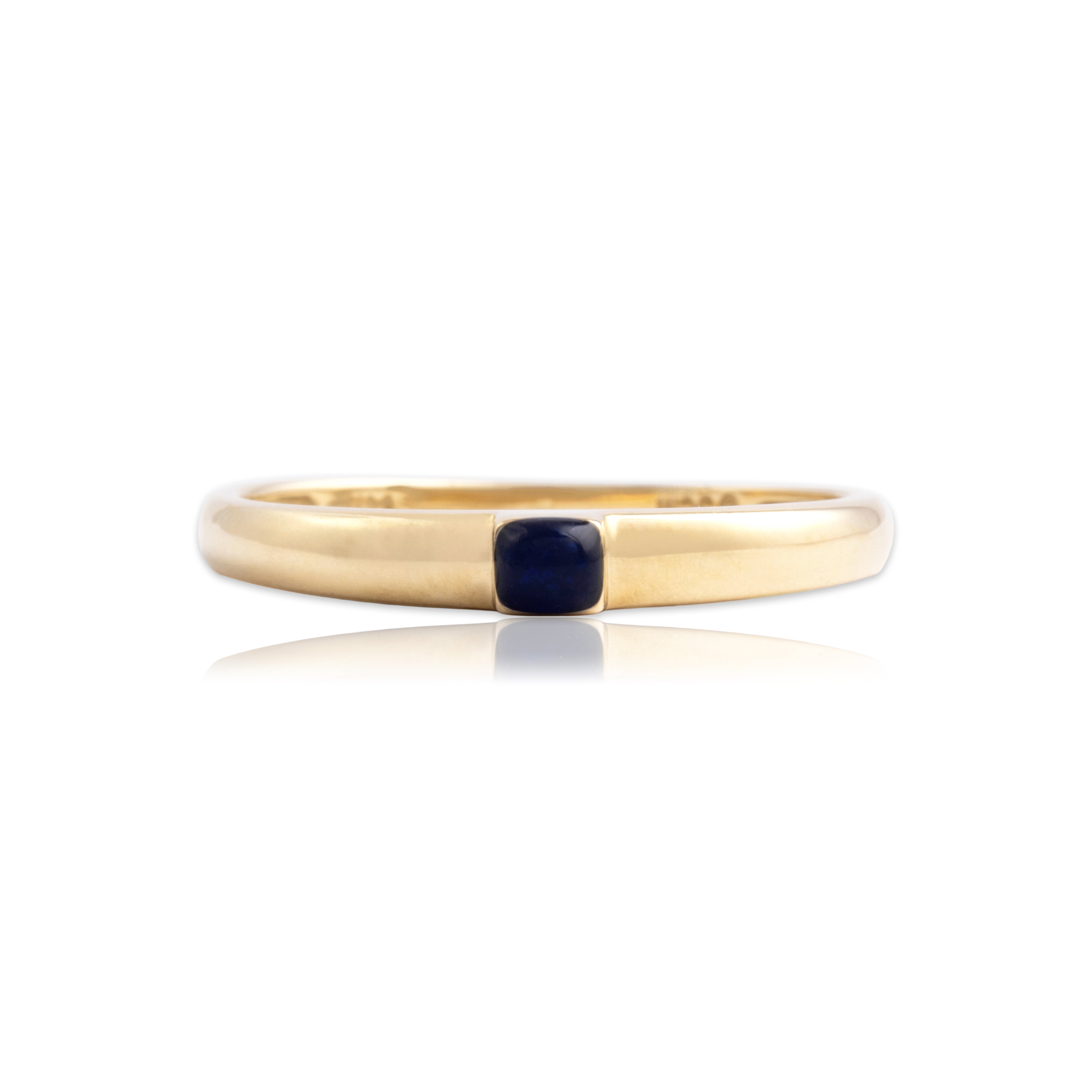 Vintage 14k Yellow Gold Simple Blue Enamel Ring - Close-up view