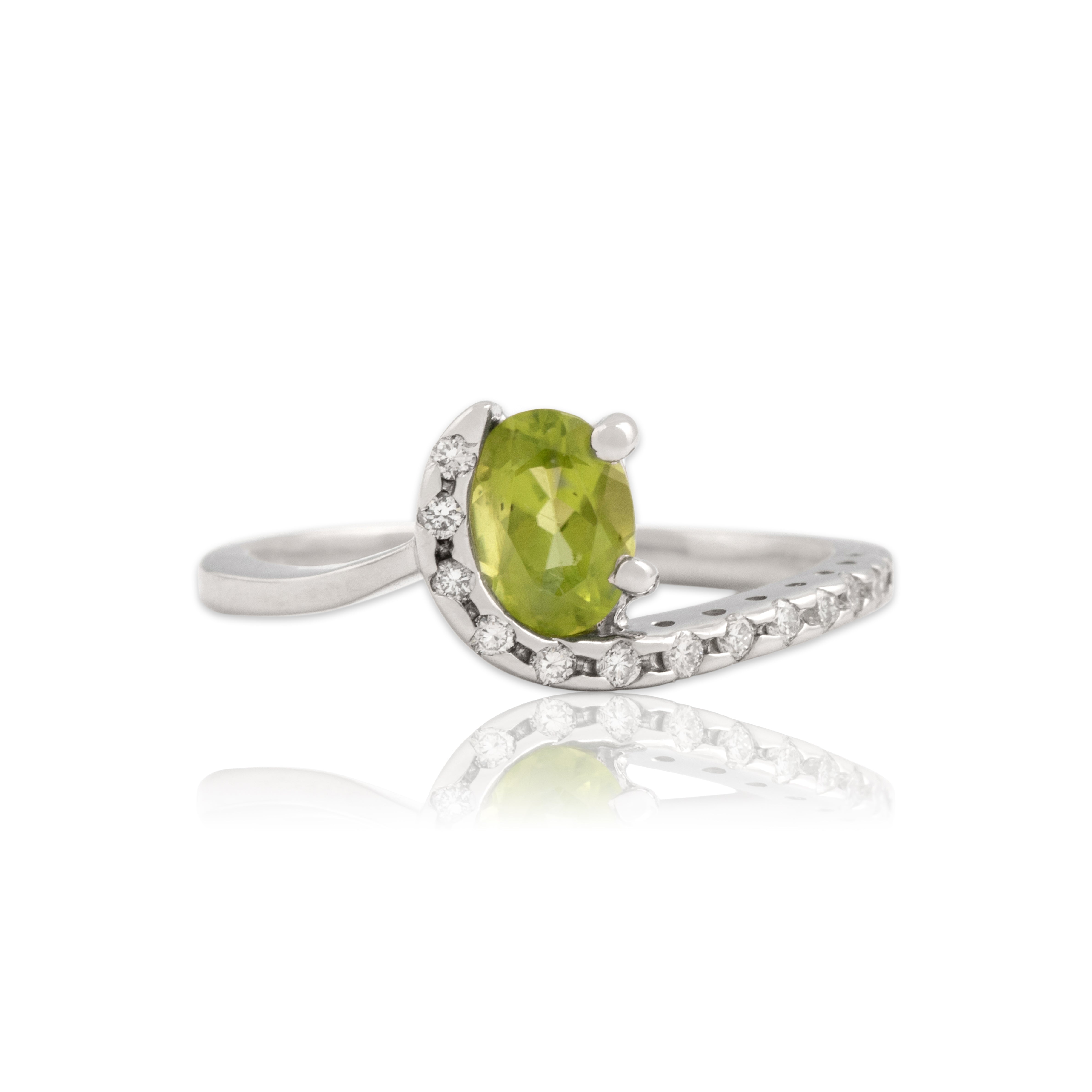 Vintage 14k White Gold .86ct Peridot Diamond Hugging Curved Swish Ring - Close-up view