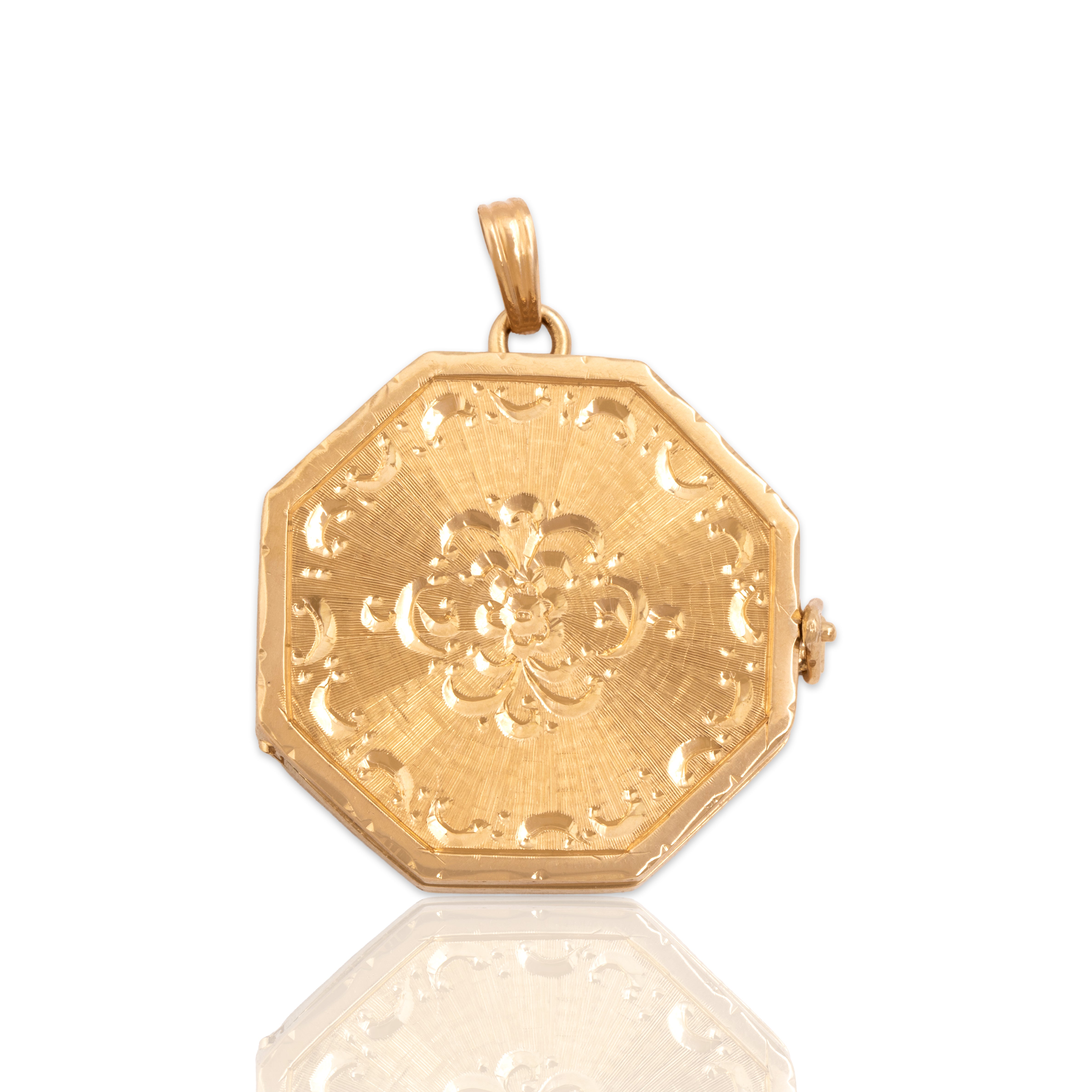 Vintage 14k Yellow Gold Lovely Engine-Turned Engraved Floral Multi-Photo Locket Pendant - Close-up view