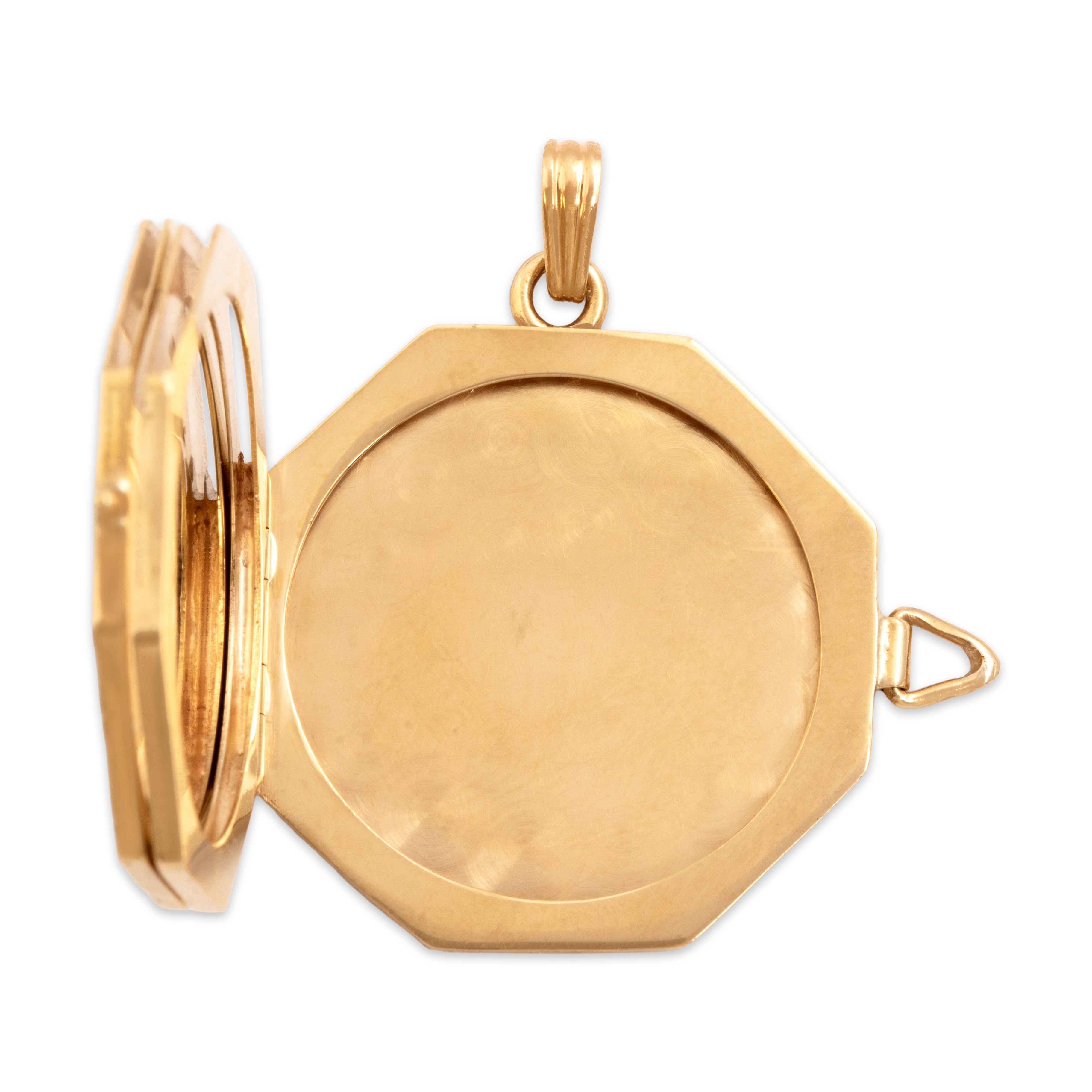 Vintage 14k Yellow Gold Lovely Engine-Turned Engraved Floral Multi-Photo Locket Pendant - detail view #3