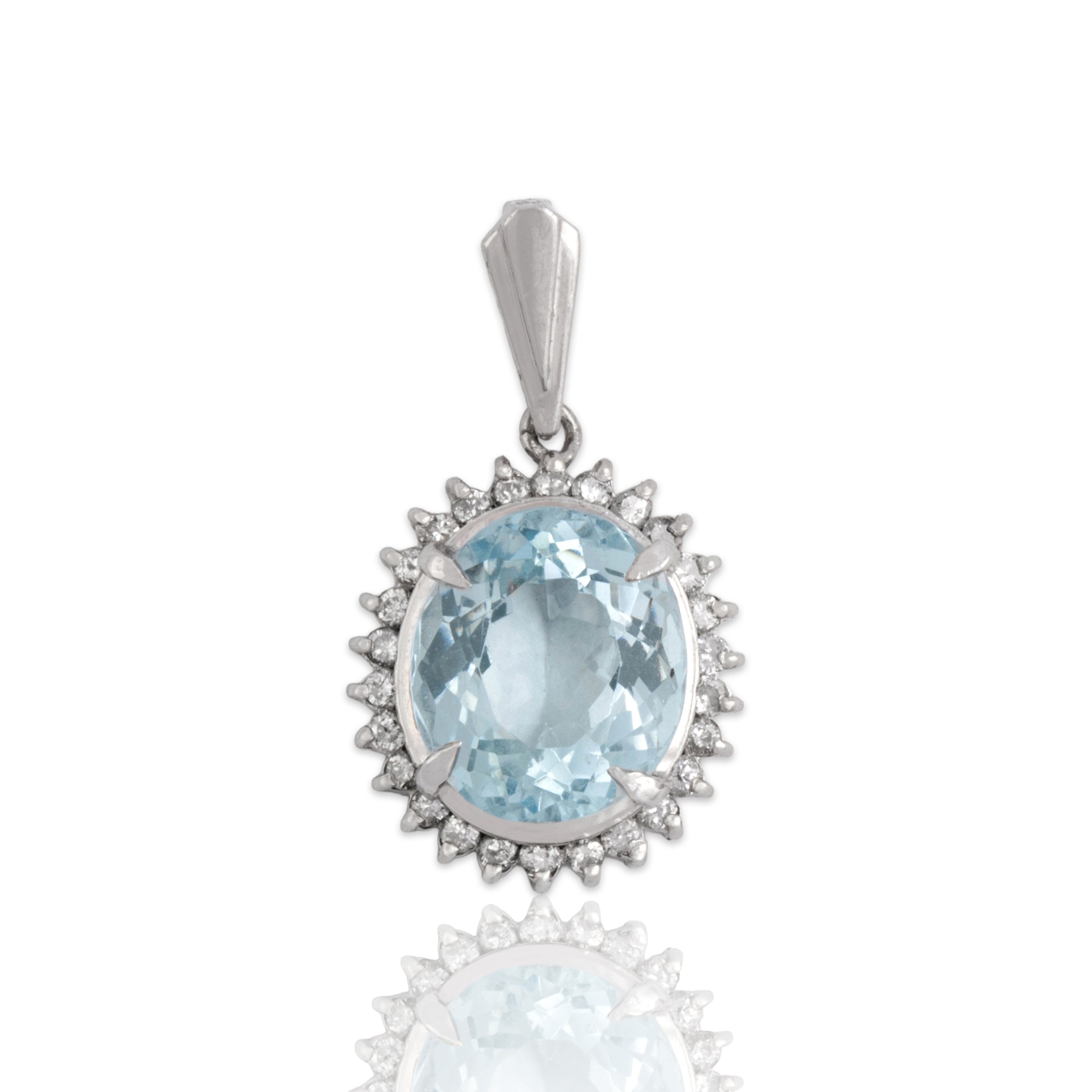 Vintage Platinum 2.92ct Aquamarine Diamond Icy Oval Halo Pendant - Close-up view