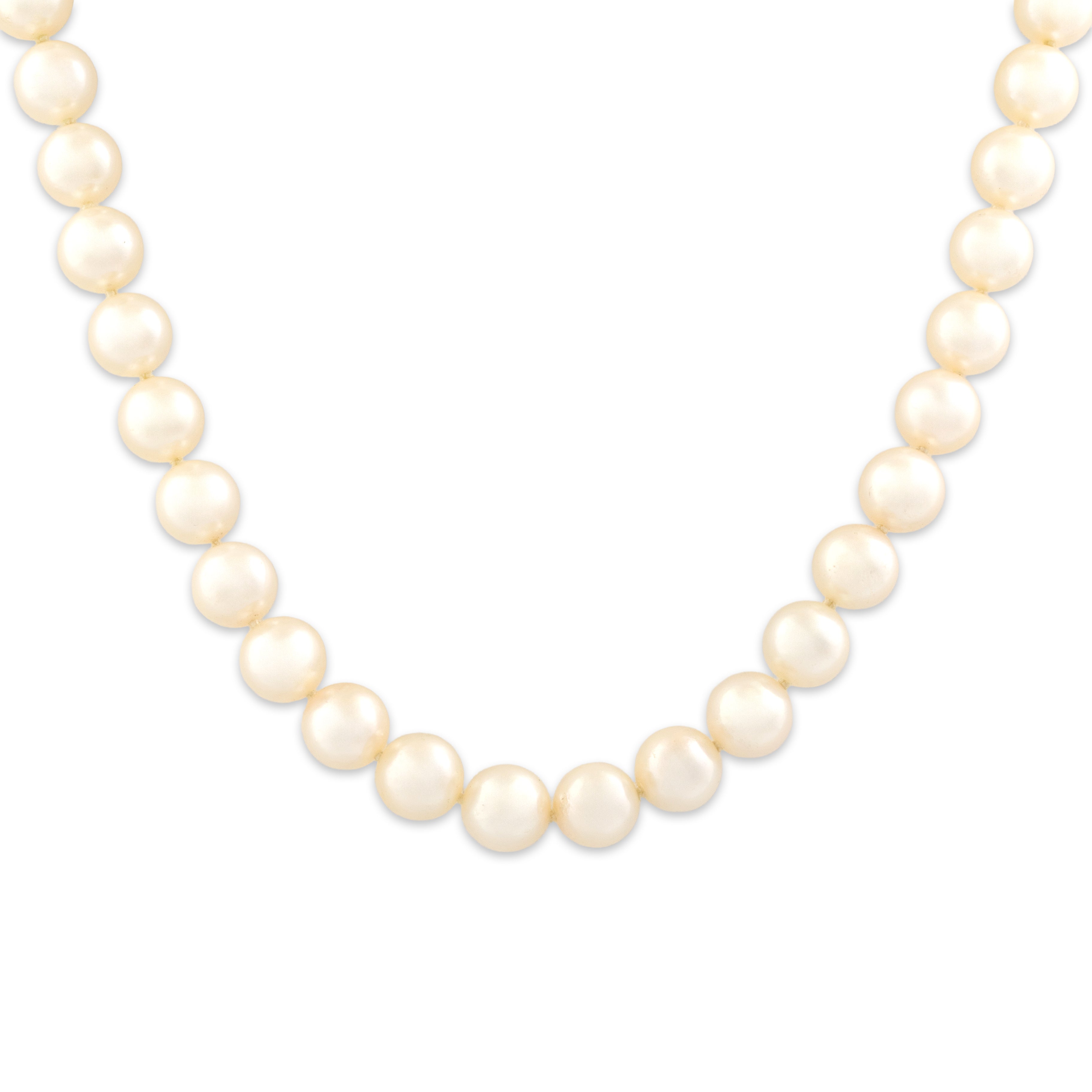 Vintage 14k Yellow Gold Pearl Timeless Strand Ball Fluted Ball Clasp Necklace - Close-up view