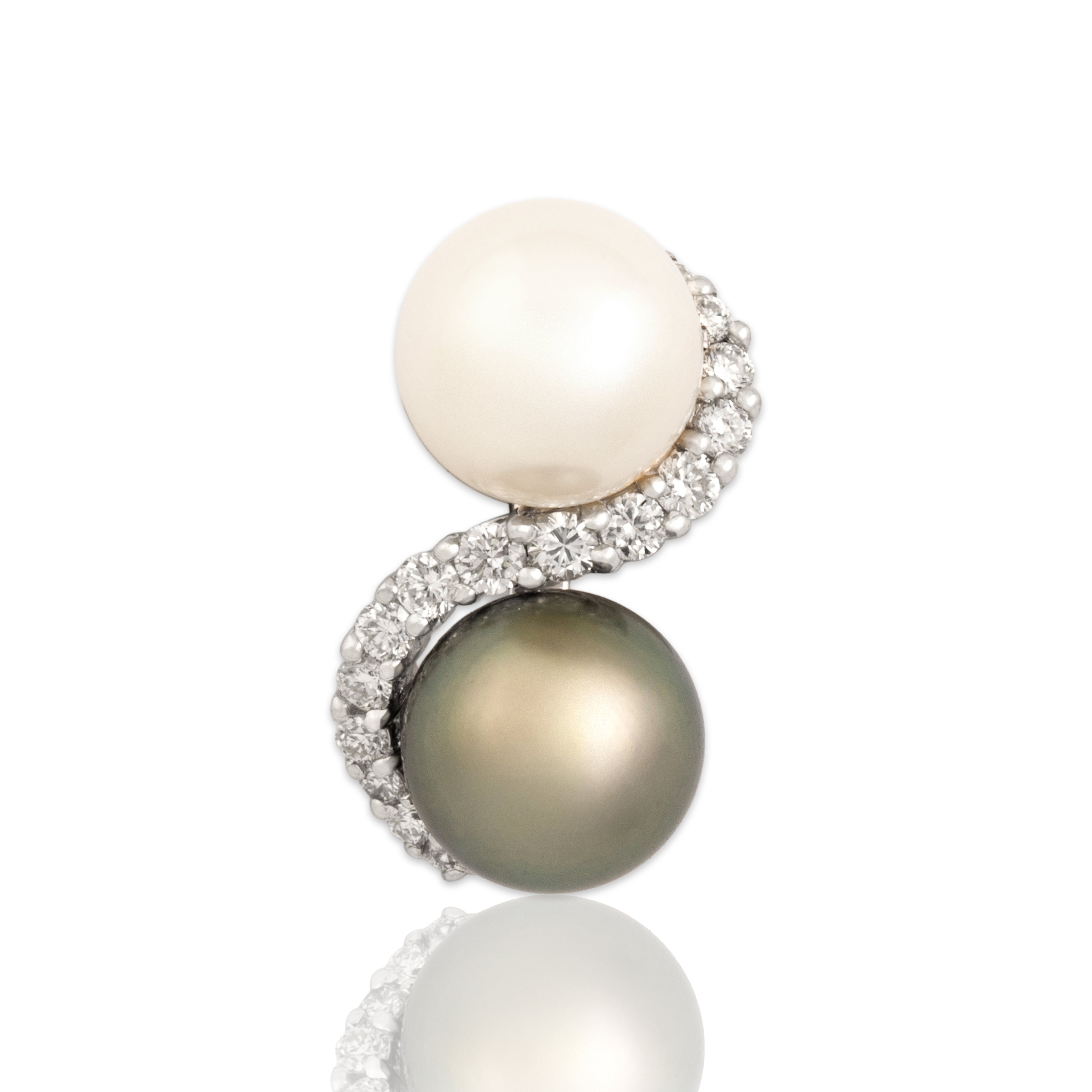 Vintage 18k White Gold Diamond Black Tahitian White Pearl Glittering Duo Pendant