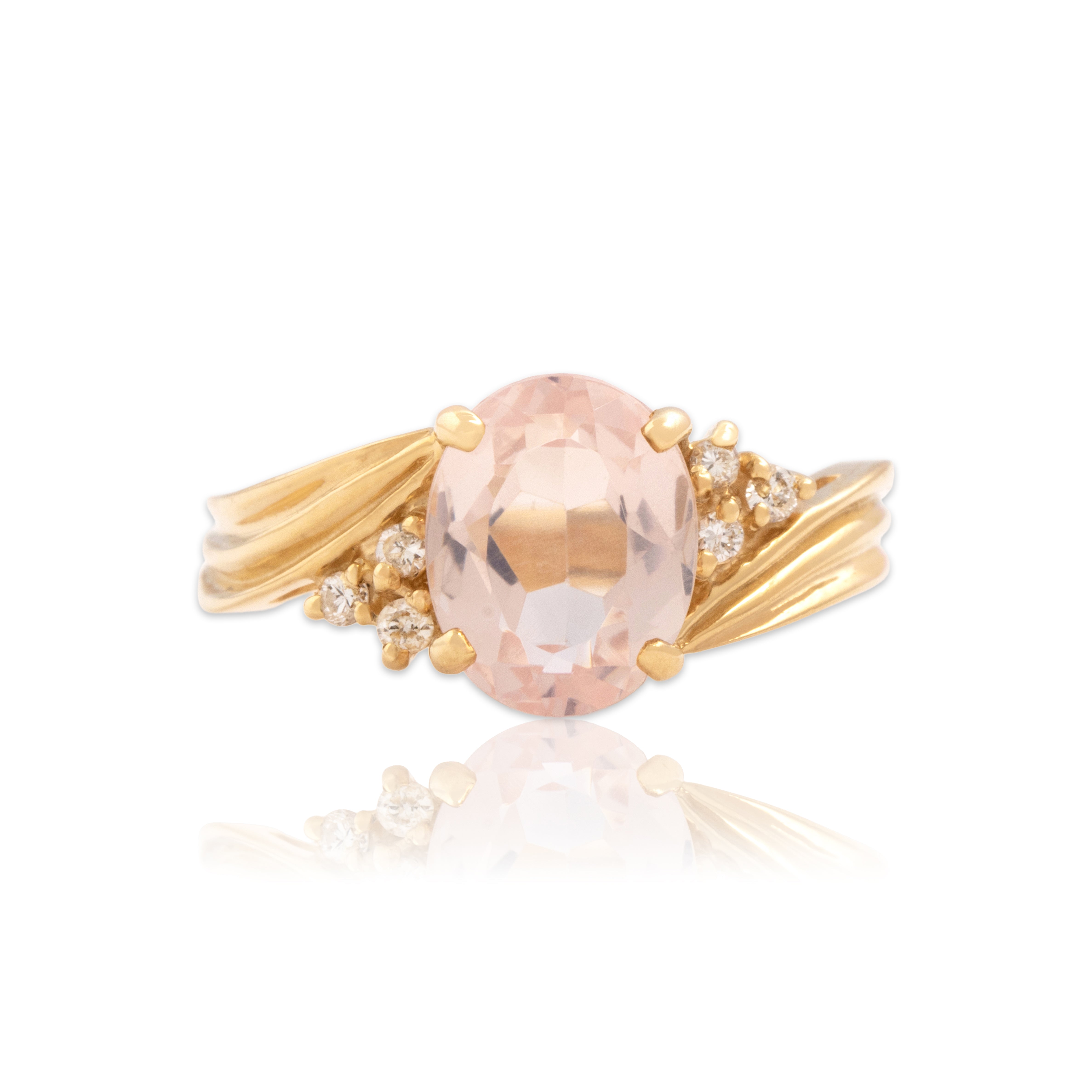 Vintage 14k Yellow Gold 2.54ct Rose Quartz Diamond Dazzling Ribbed Shoulder Ring - Close-up view