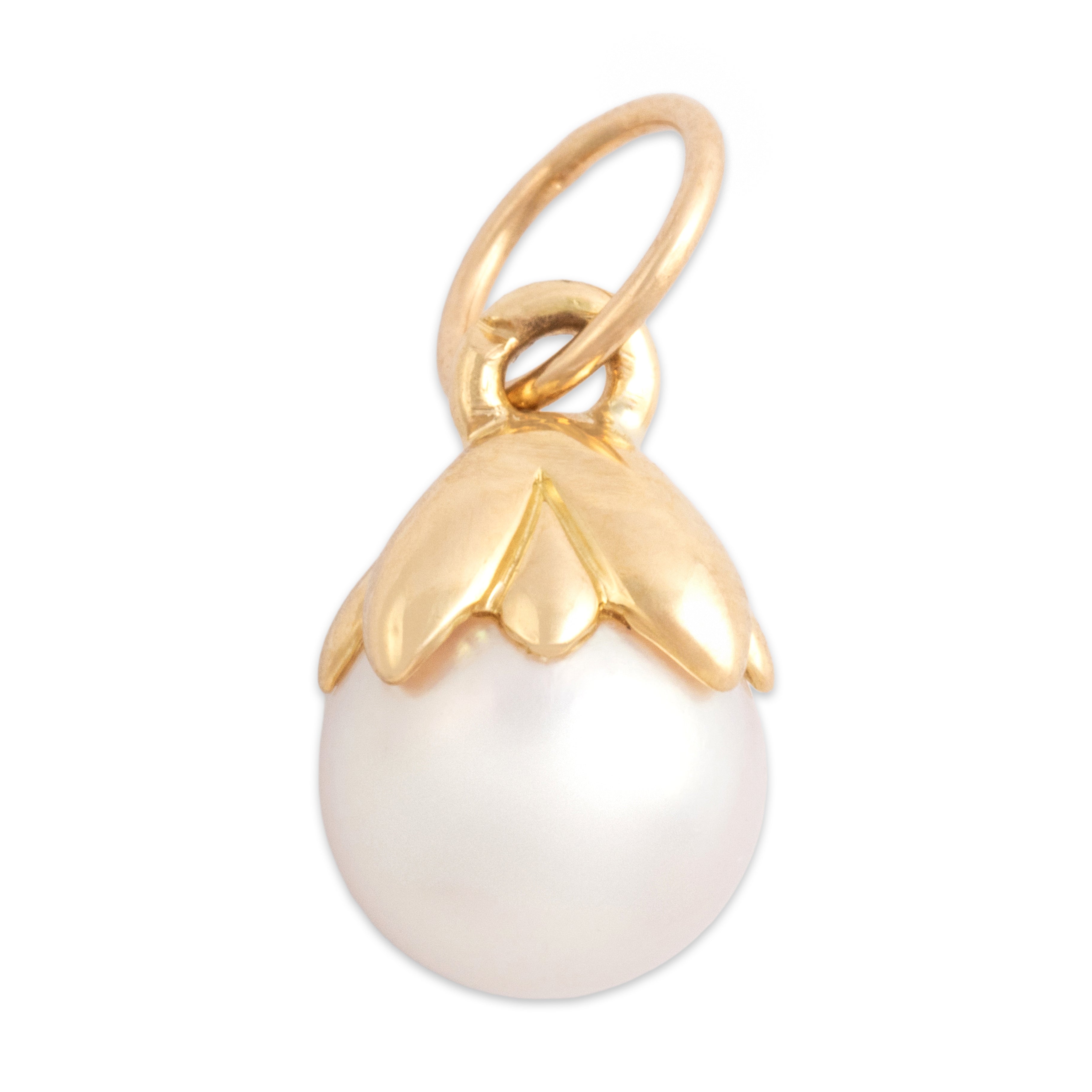 Vintage Small 18k Yellow Gold Pearl Elegant Luminous Charm / Pendant - Overall view