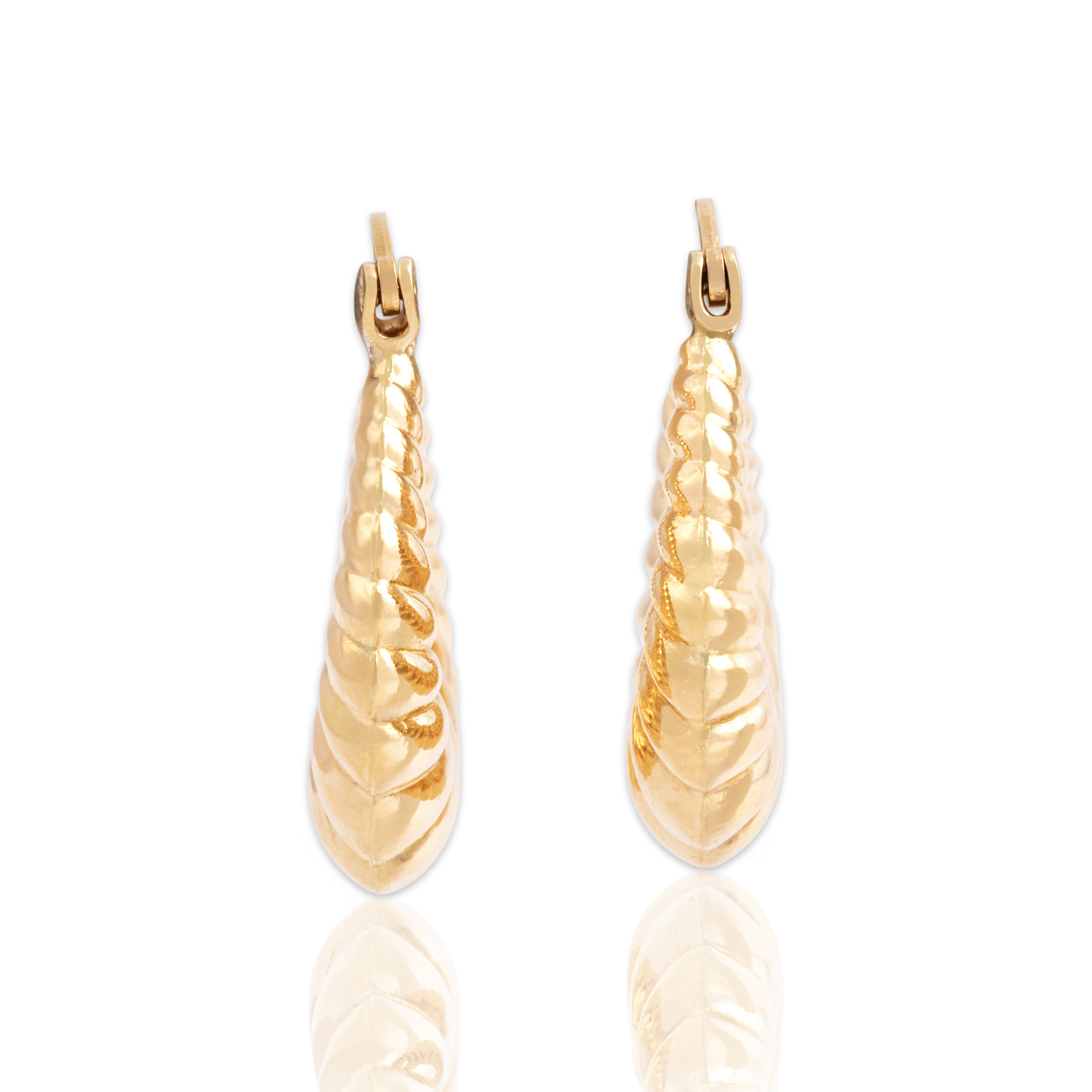 Vintage 14k Yellow Gold Sleek Dimensional Ribbed Hoop Earrings - Close-up view