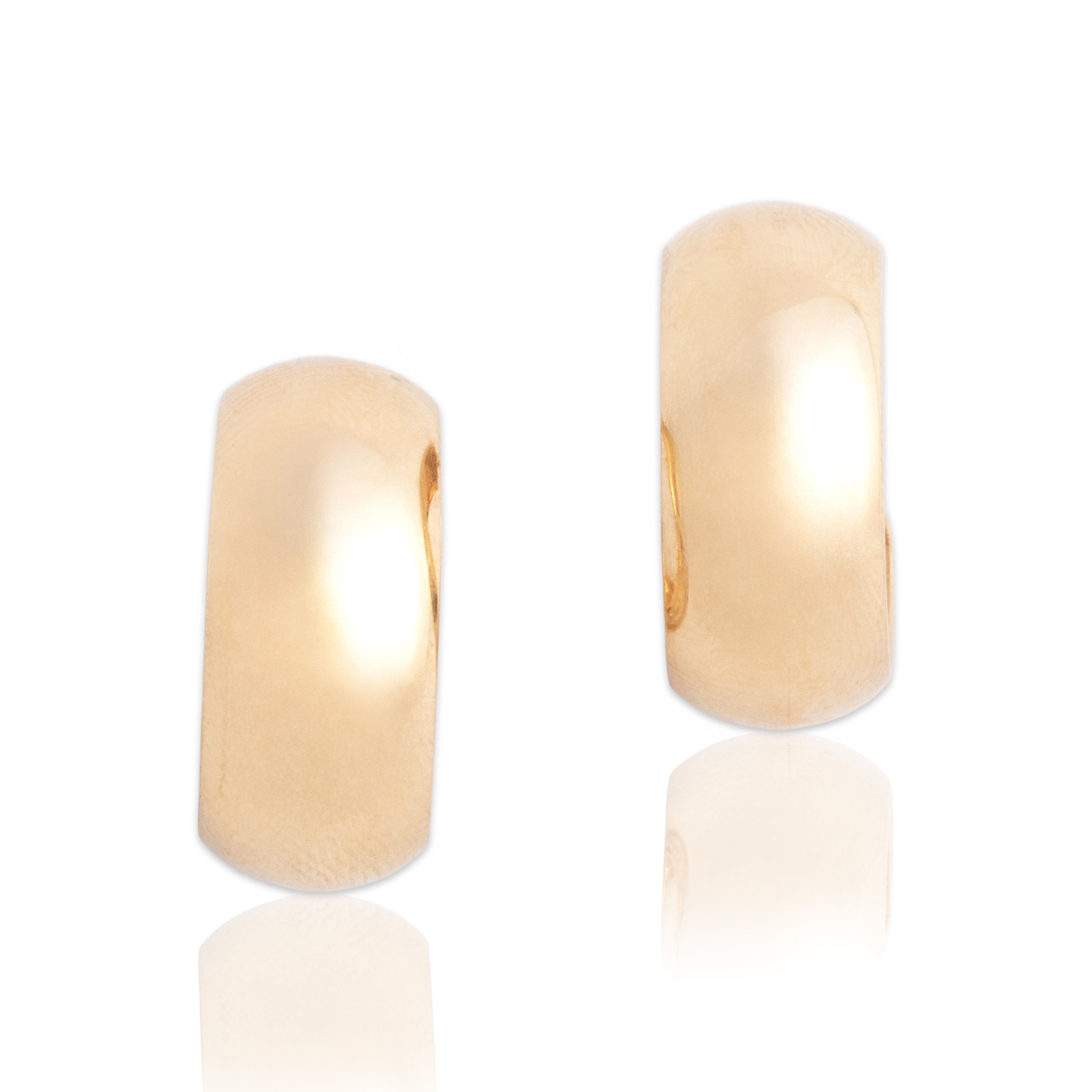 Vintage 14k Yellow Gold Gleaming Everyday Hoop Earrings - Close-up view