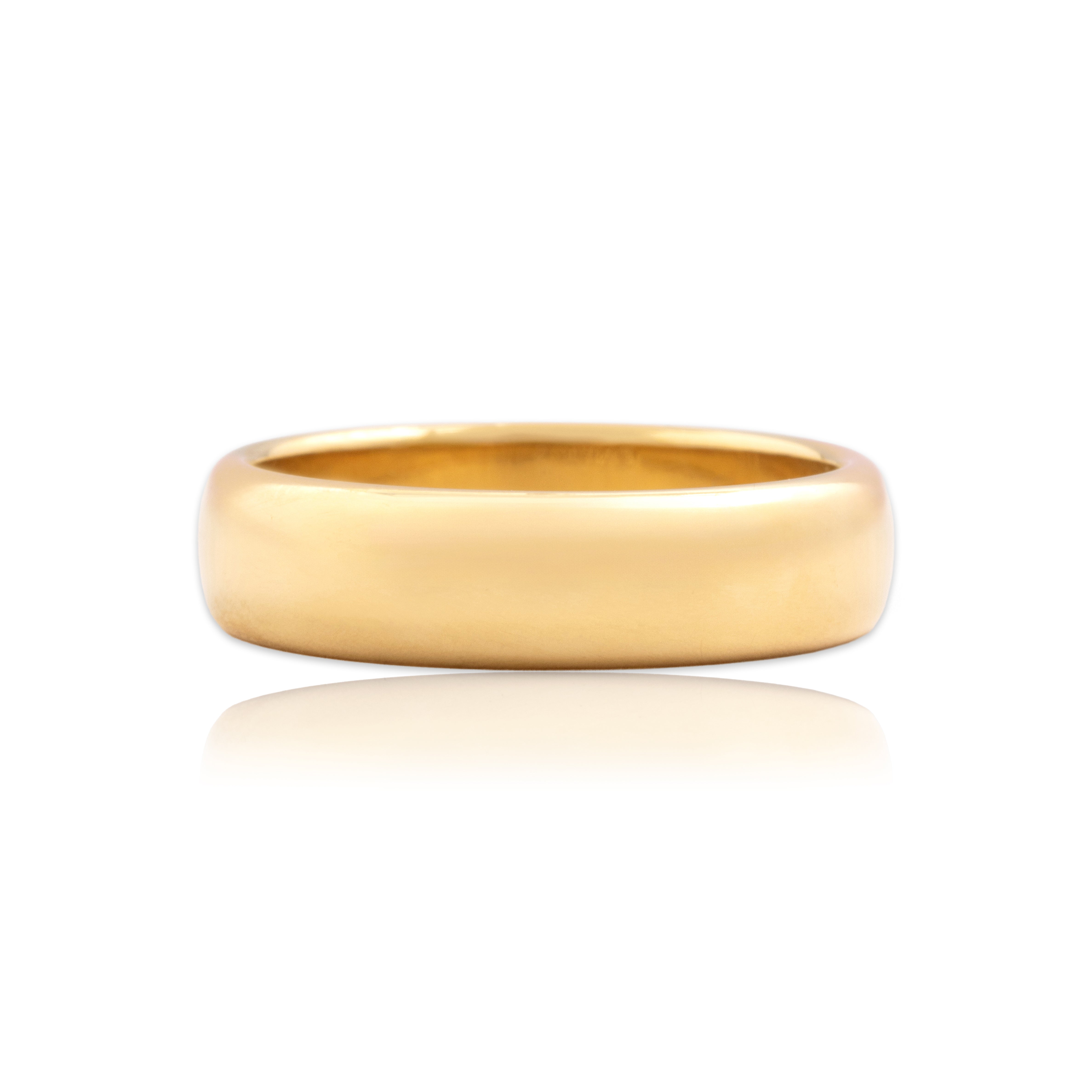 Vintage Tiffany & Co. Heavy 18k Yellow Gold Gleaming Classic Band Ring - Close-up view