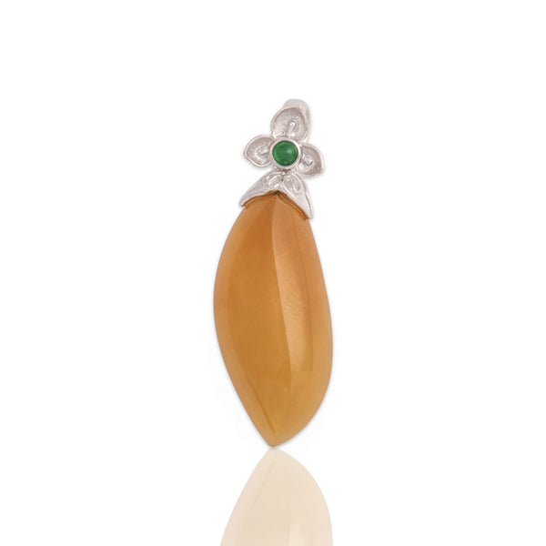 Estate 18k White Gold 10.46ct Yellow Jade Green Chalcedony Bold Naturalistic Leaf Pendant - Close-up view