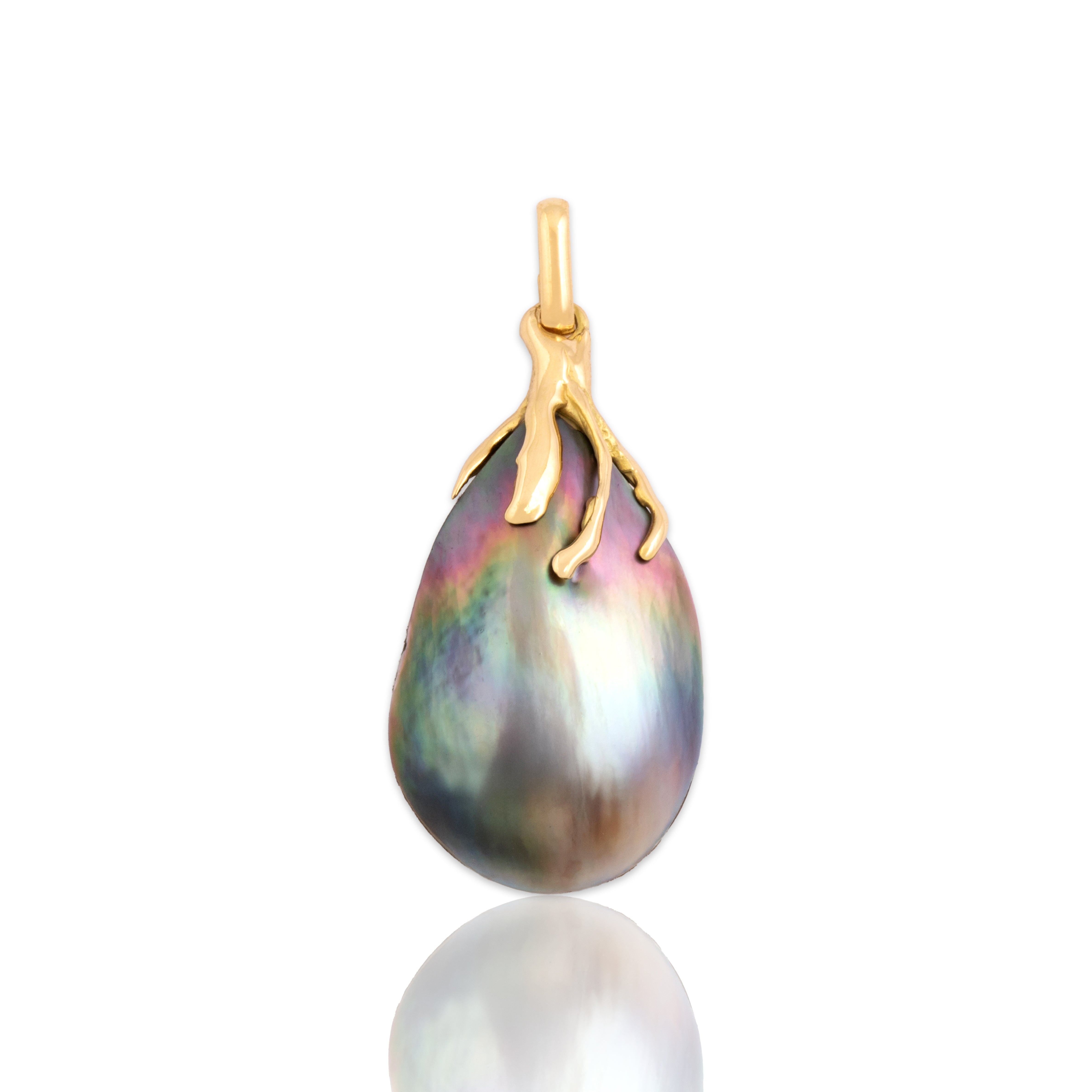 Vintage 18k Yellow Gold Abalone Iridescent Oceanic Pendant - Close-up view