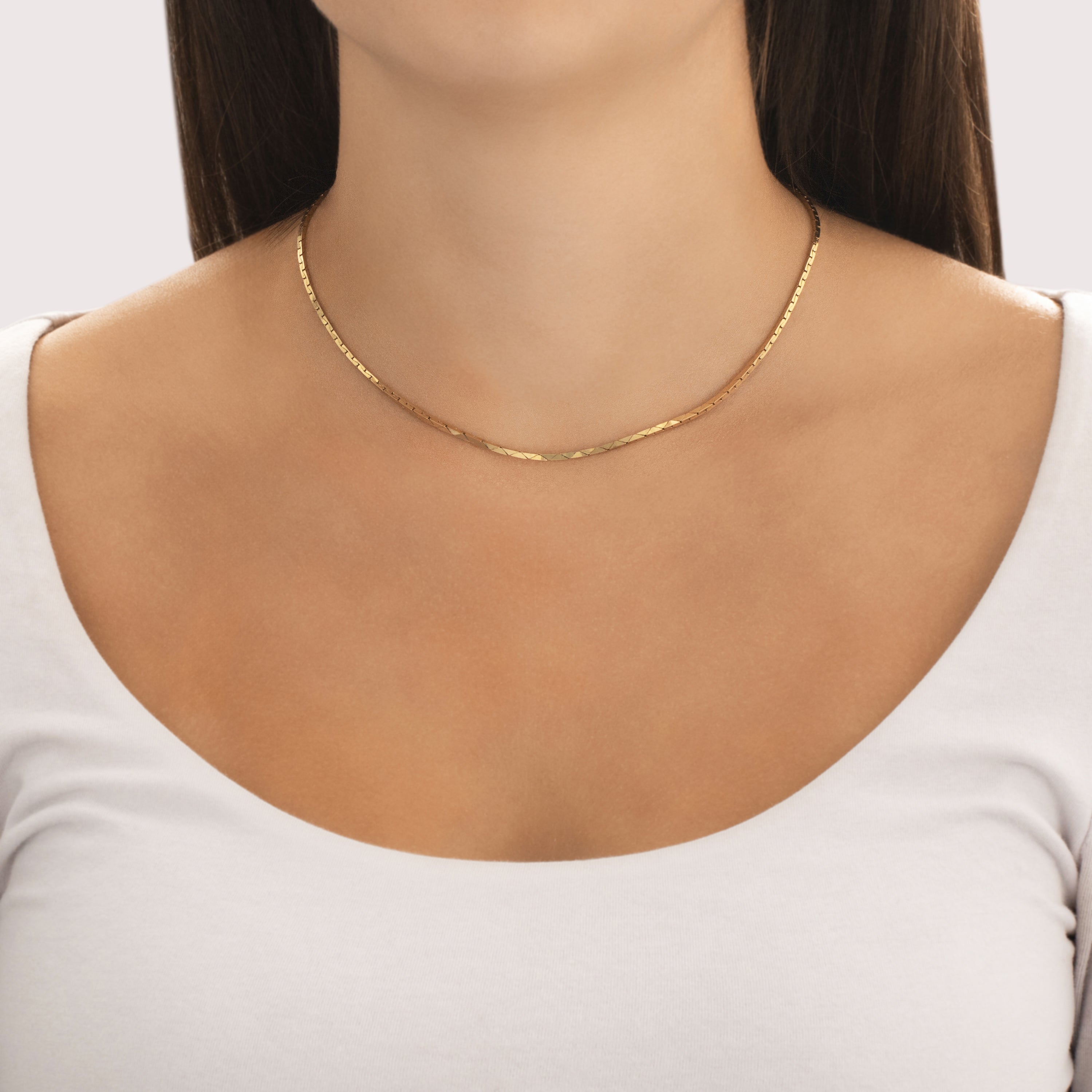 Vintage Substantial 14k Yellow Gold 1.5mm Elongated Serpentine Link Chain - On model view