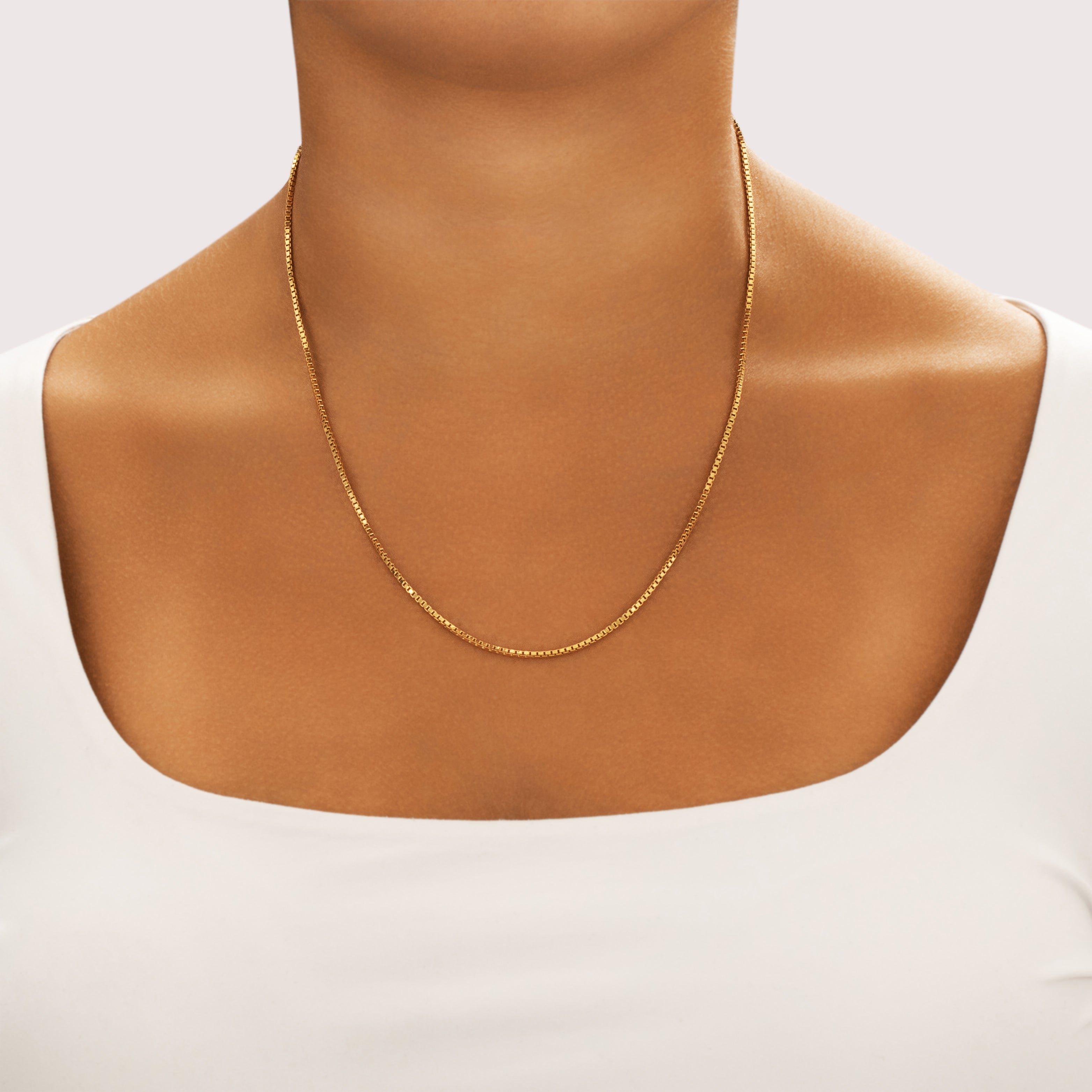 Vintage Italian 18k Yellow Gold 1.5mm Classic Dimensional Box Chain - On model view