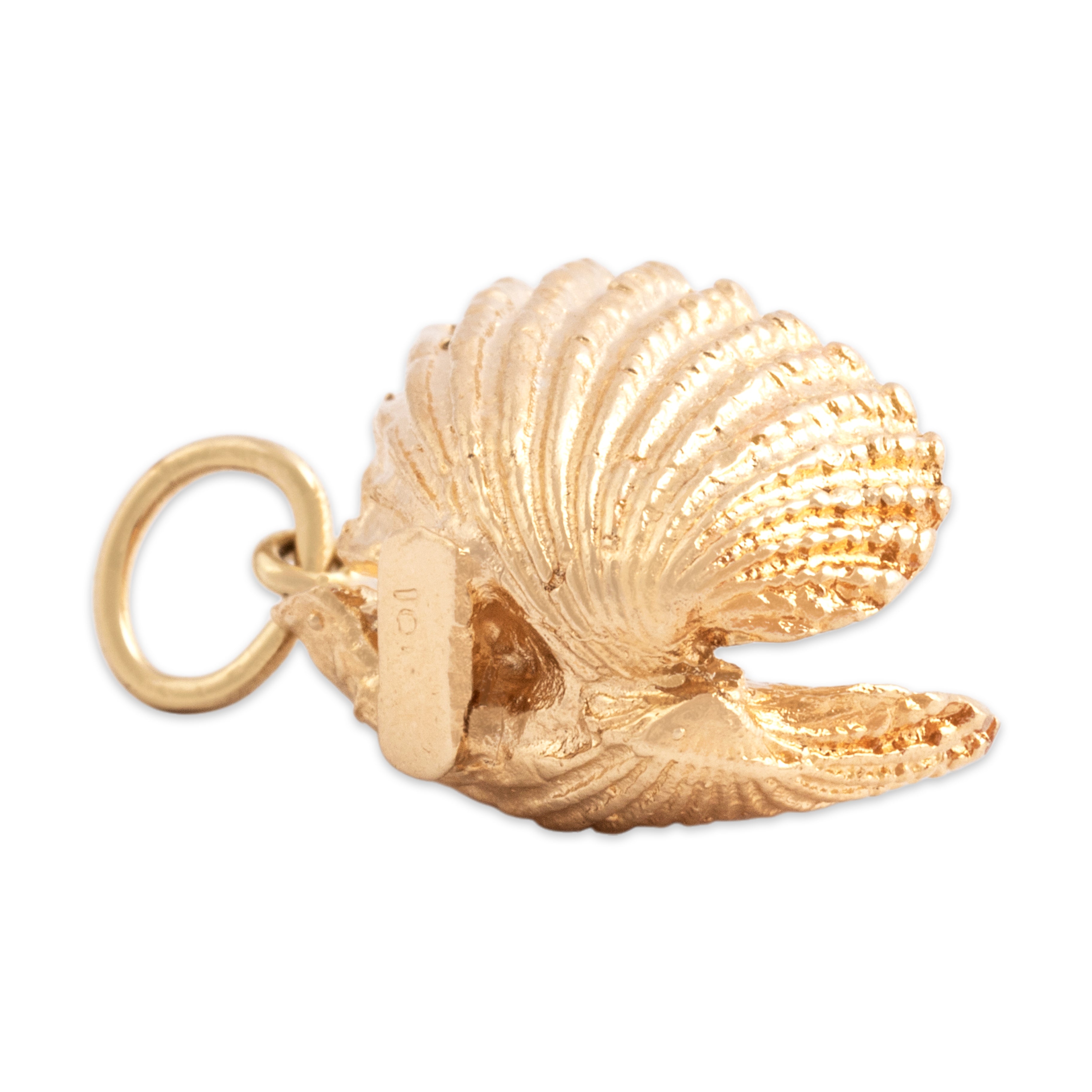 Vintage 10k Yellow Gold Pearl Lovely Dimensional Opening Shell Charm / Pendant - detail view #2