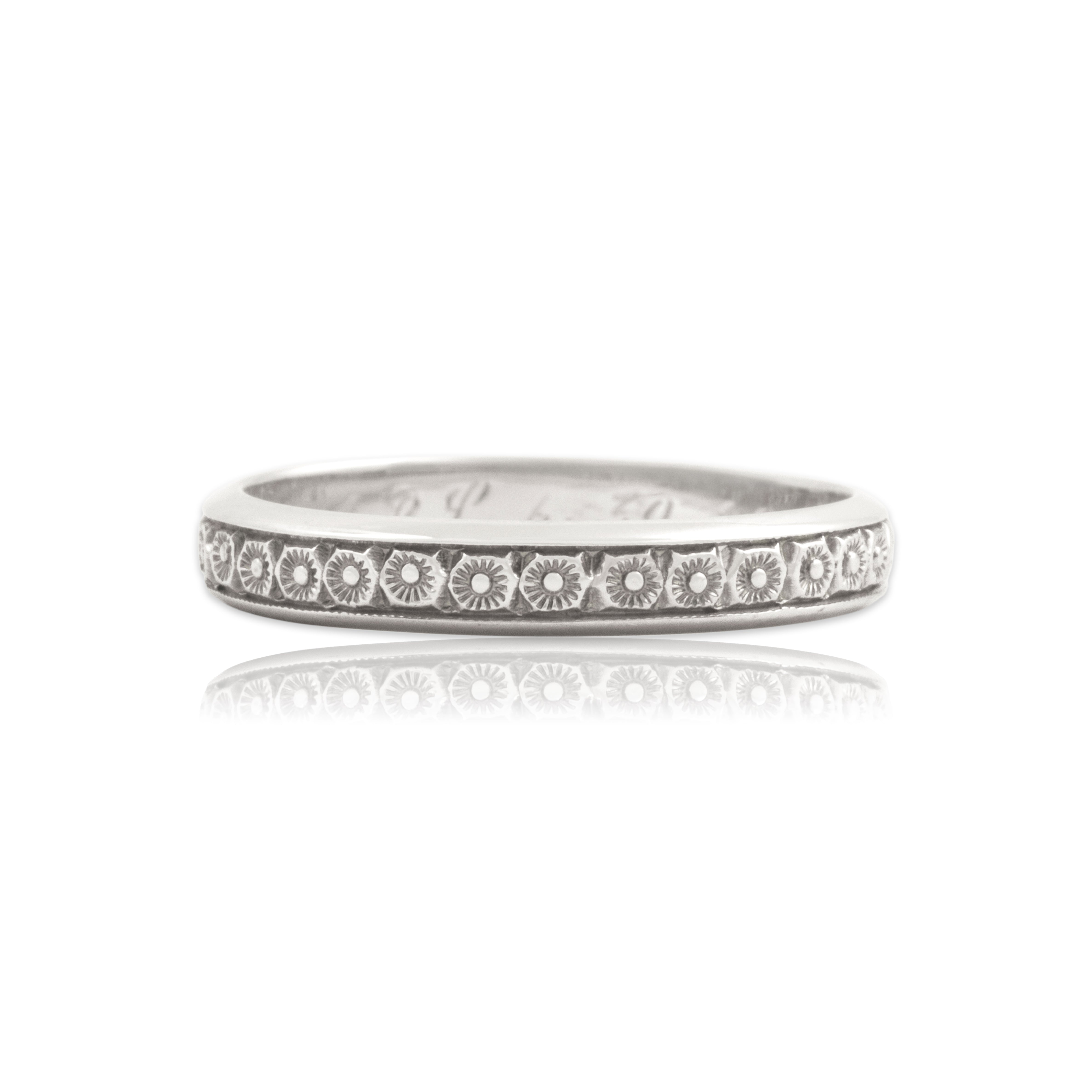 Antique Art Deco 18k White Gold Sweet Daisy Eternity Band Ring - Close-up view