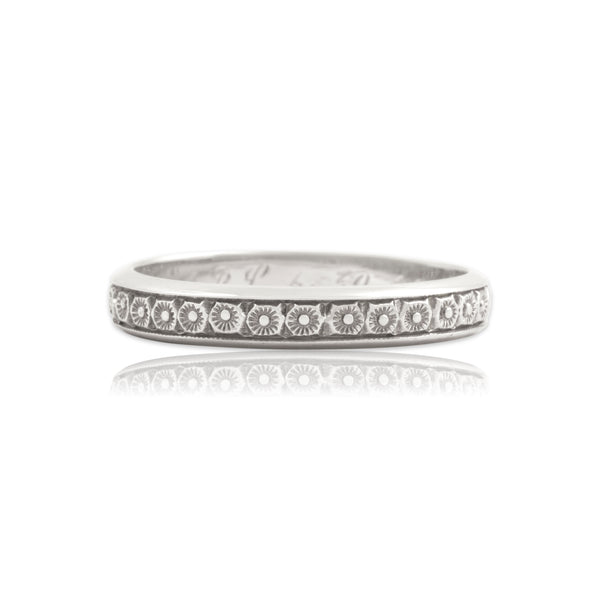 Antique Art Deco 18k White Gold Sweet Daisy Eternity Band Ring 8.00