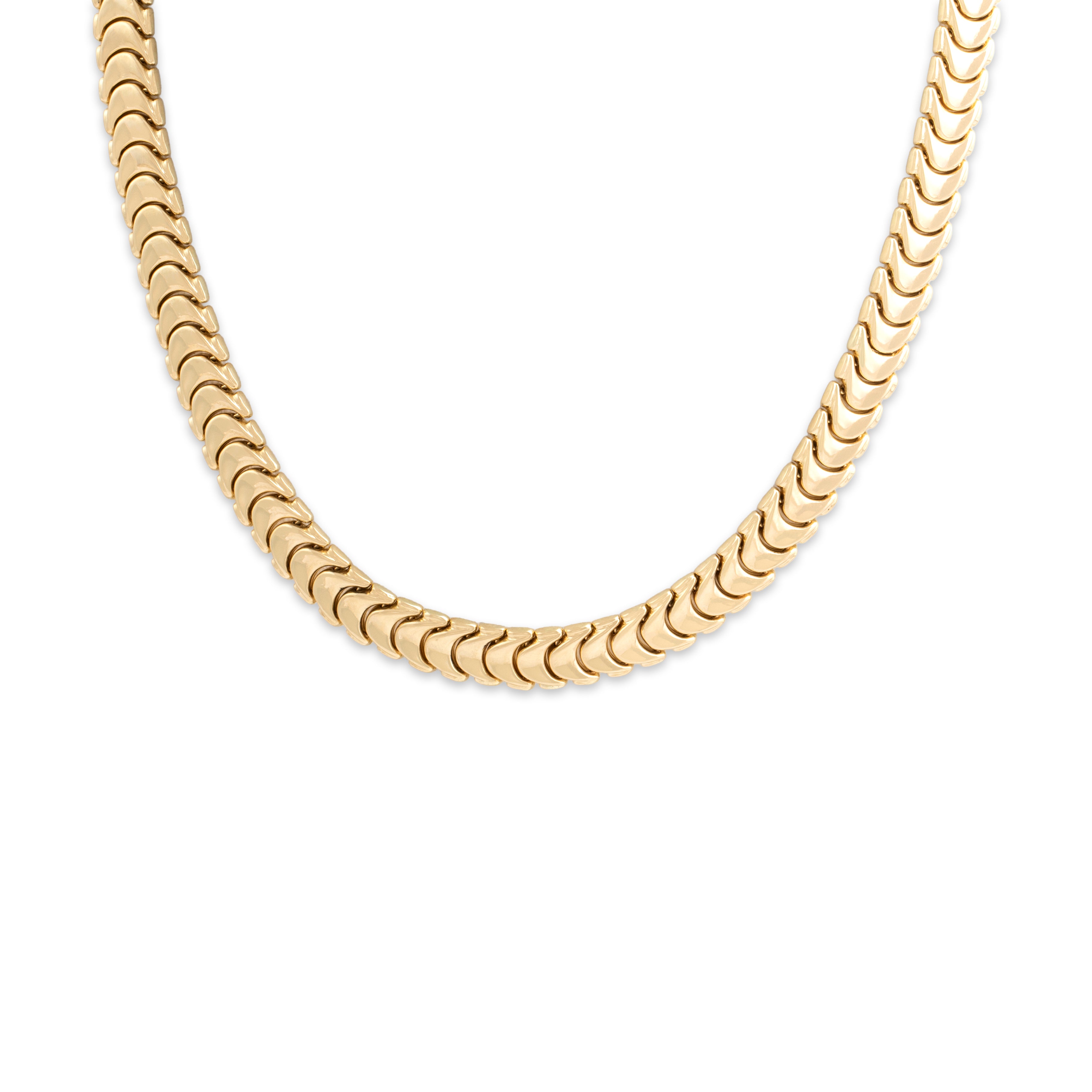 Vintage 14k Yellow Gold Bold Flat Curved Link Necklace - Close-up view