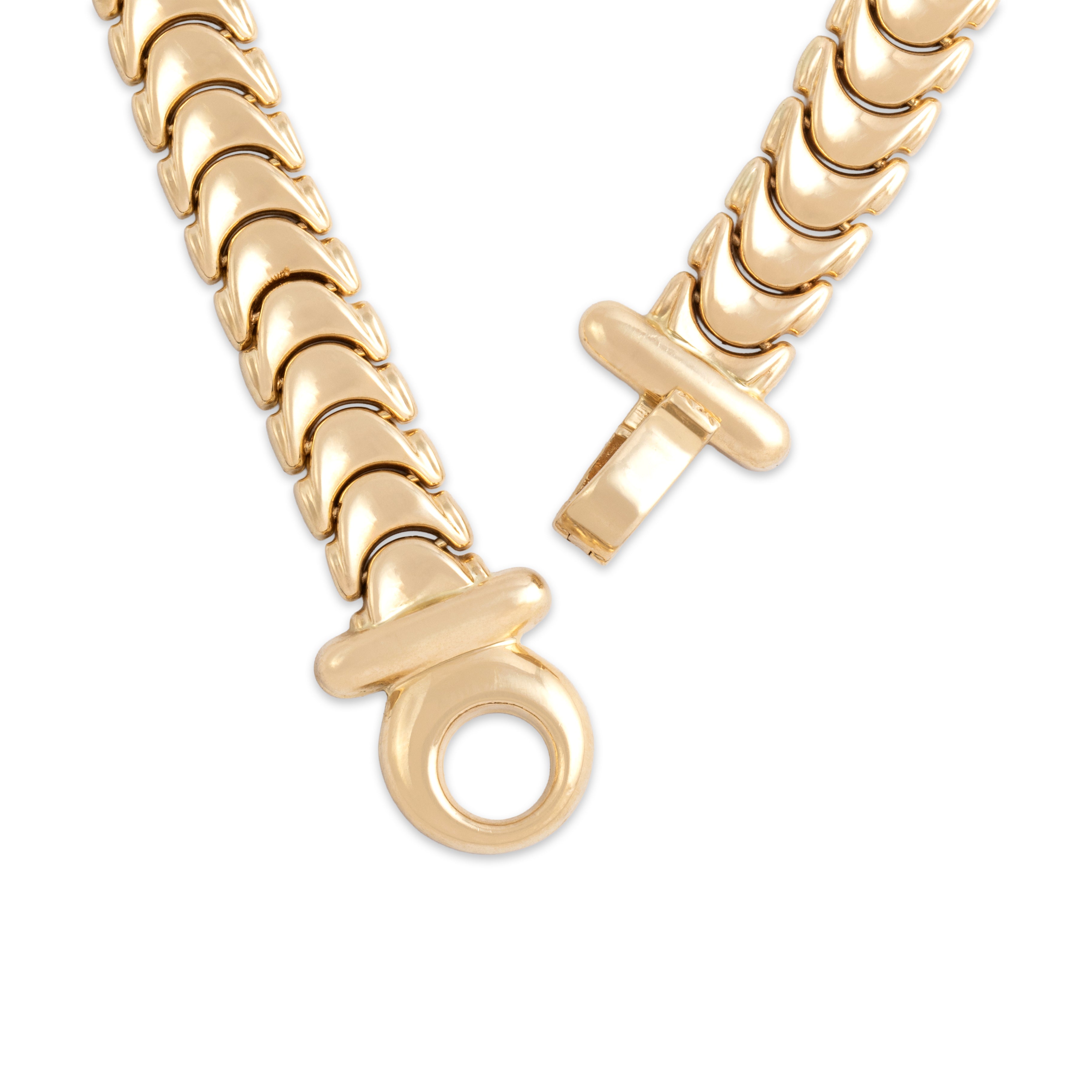 Vintage 14k Yellow Gold Bold Flat Curved Link Necklace - clasp view