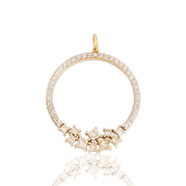 Vintage 14k Yellow Gold .78cttw Diamond Glittering Open Accented Wreath Pendant - Close-up view