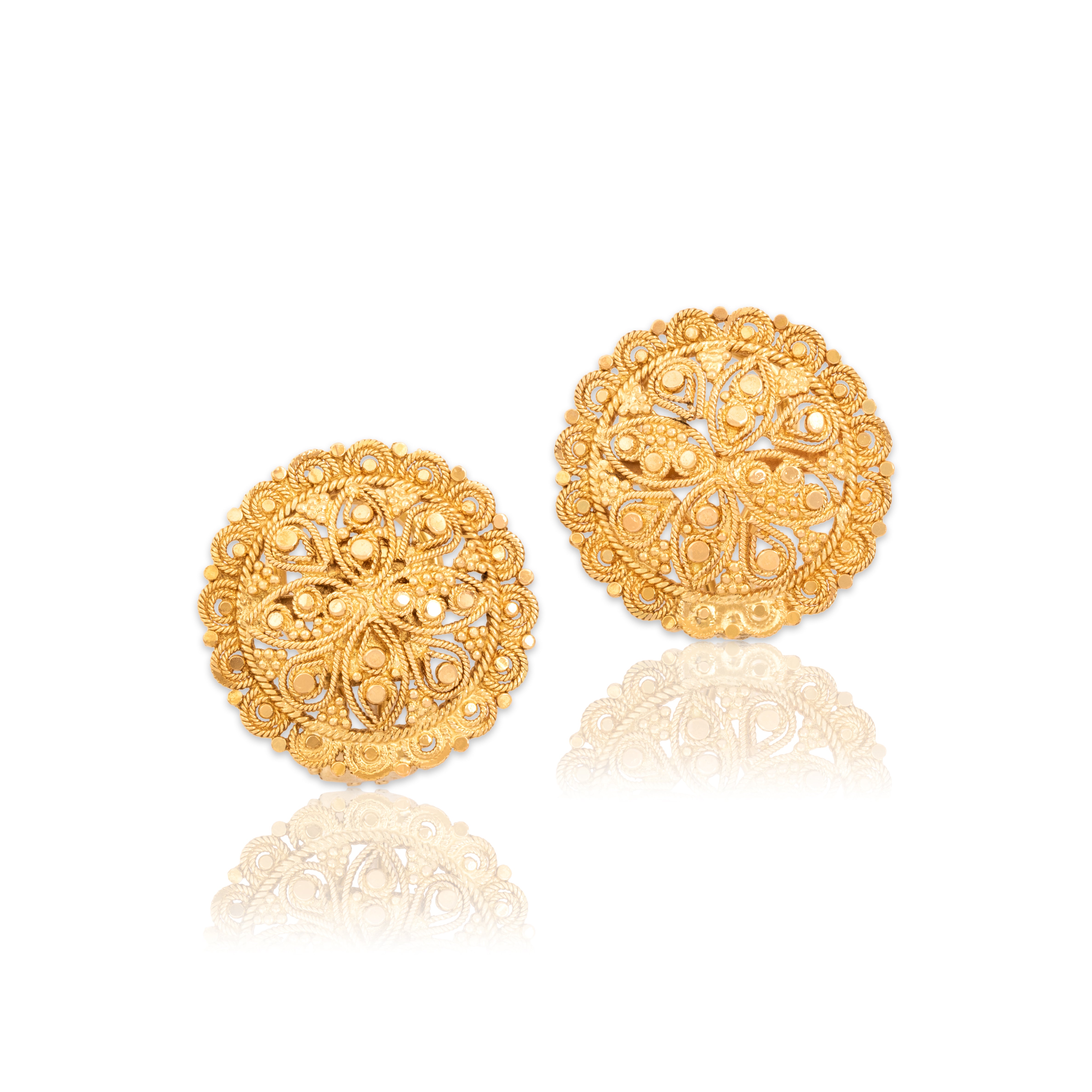 Vintage 18k Yellow Gold Incredible Ornate Rope Pattern Disc Omega-Back Earrings - Close-up view