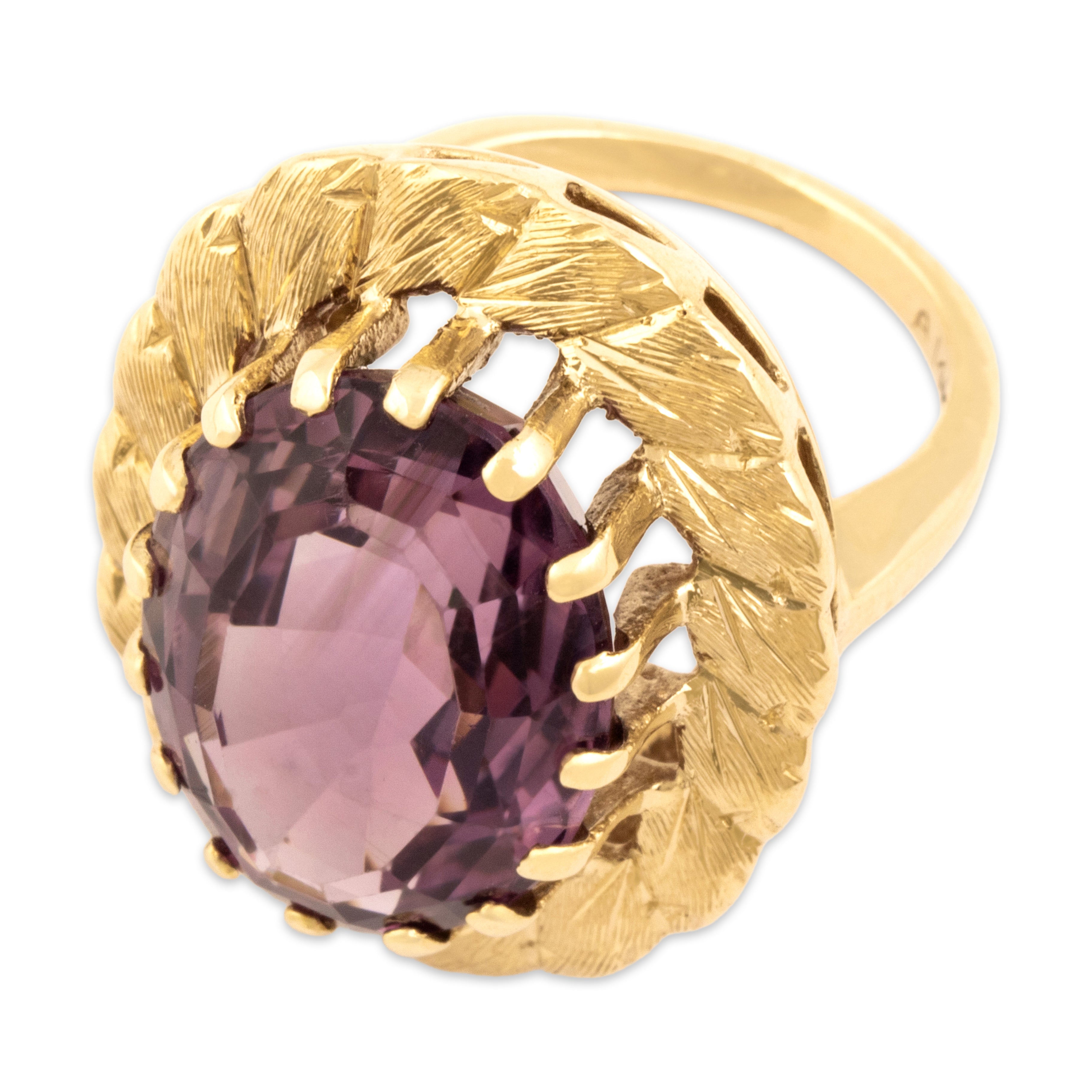 Vintage Large 14k Yellow Gold 10.25ct Amethyst Textured Frame Cocktail Ring - Overall view
