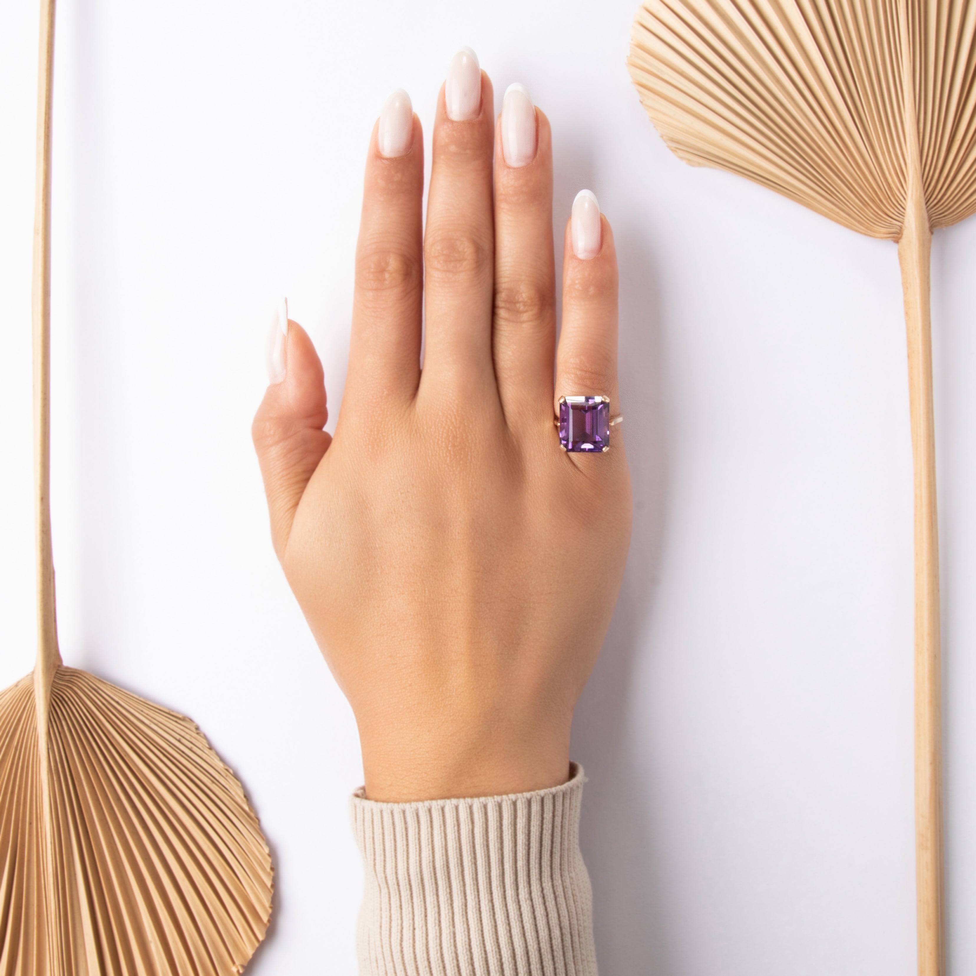 Vintage Substantial 10k Yellow Gold 11.85ct Amethyst Vibrant Solitaire Cocktail Ring - On model view