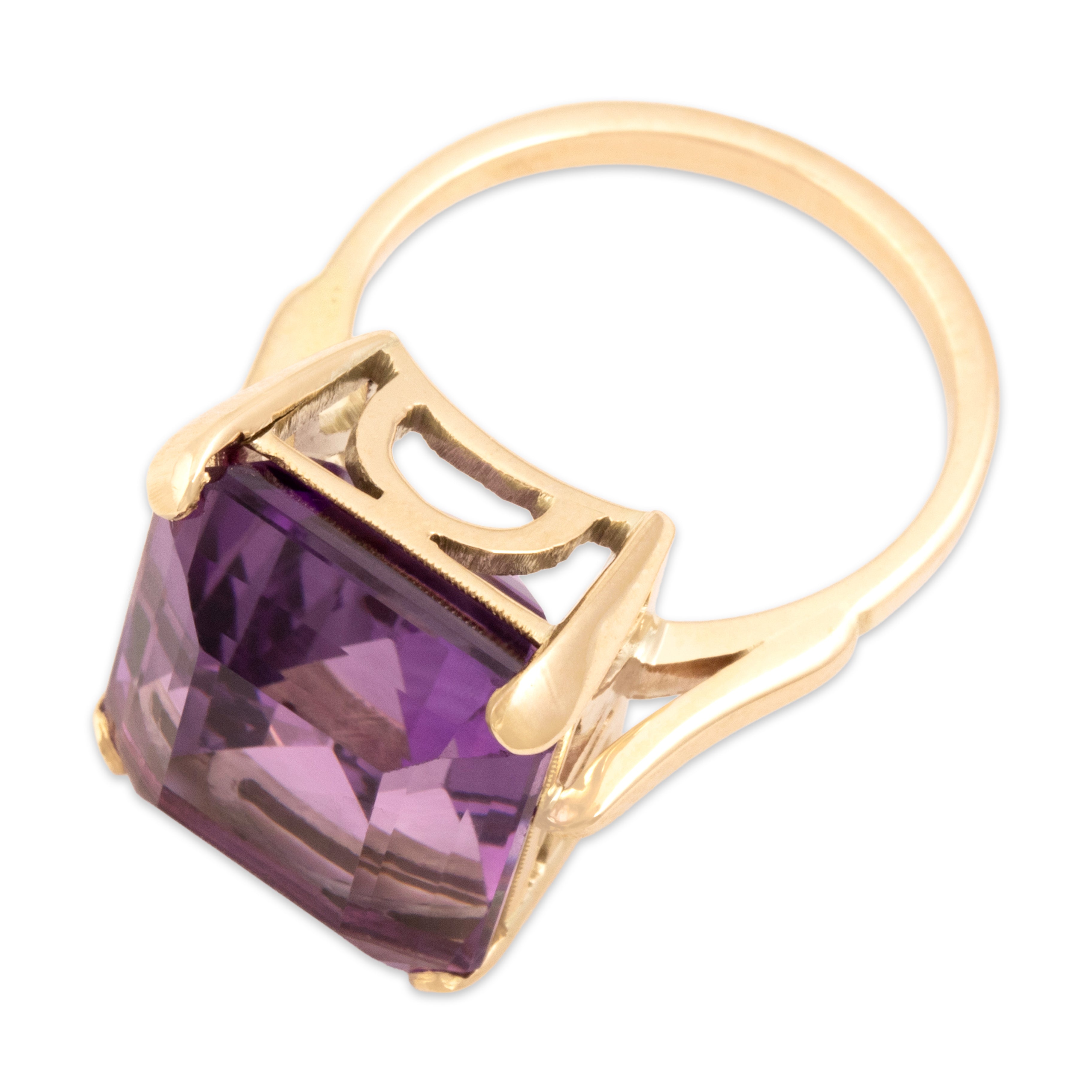 Vintage Substantial 10k Yellow Gold 11.85ct Amethyst Vibrant Solitaire Cocktail Ring - Overall view
