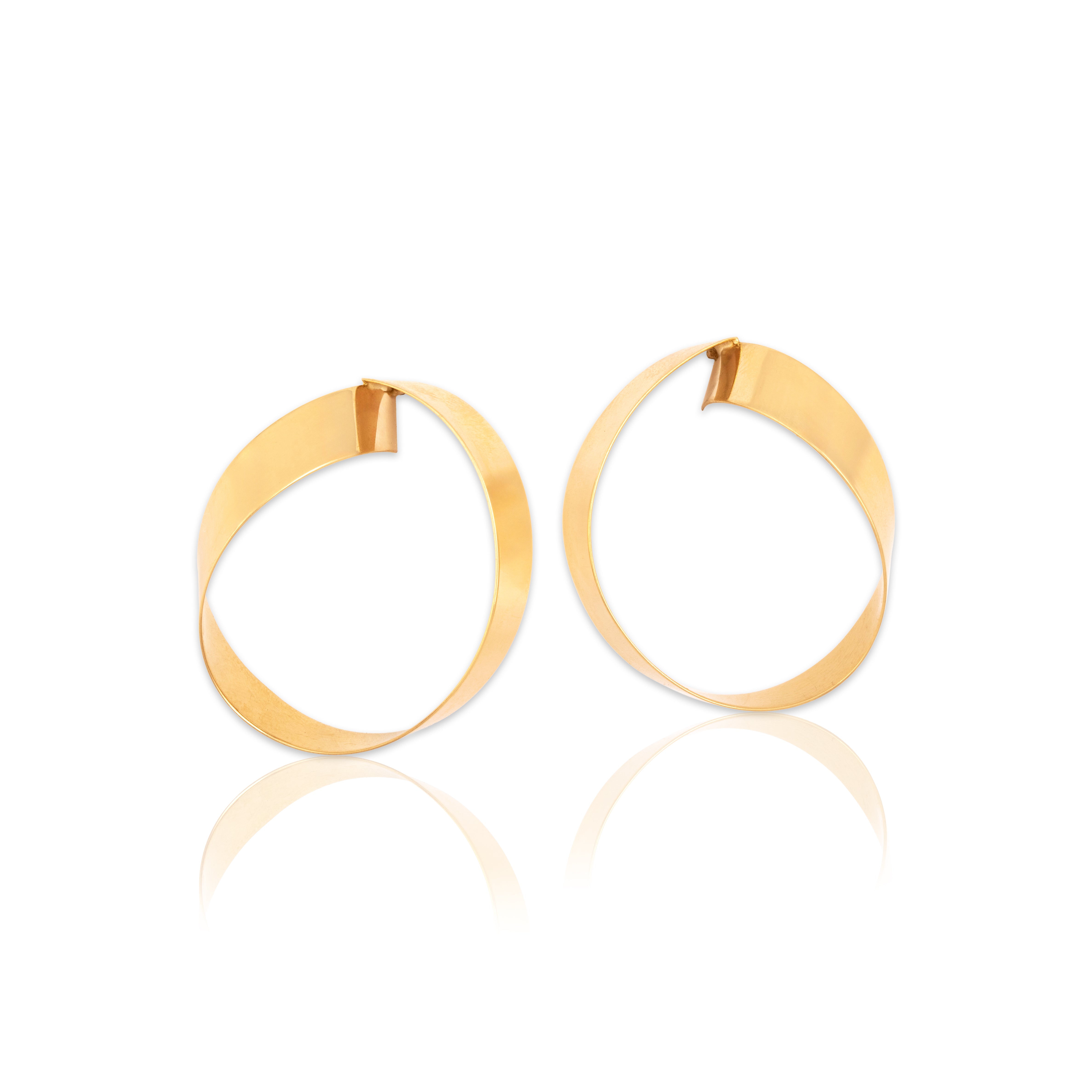 Vintage Large 14k Yellow Gold Ribbon Loop Twist Earrings - Close-up view