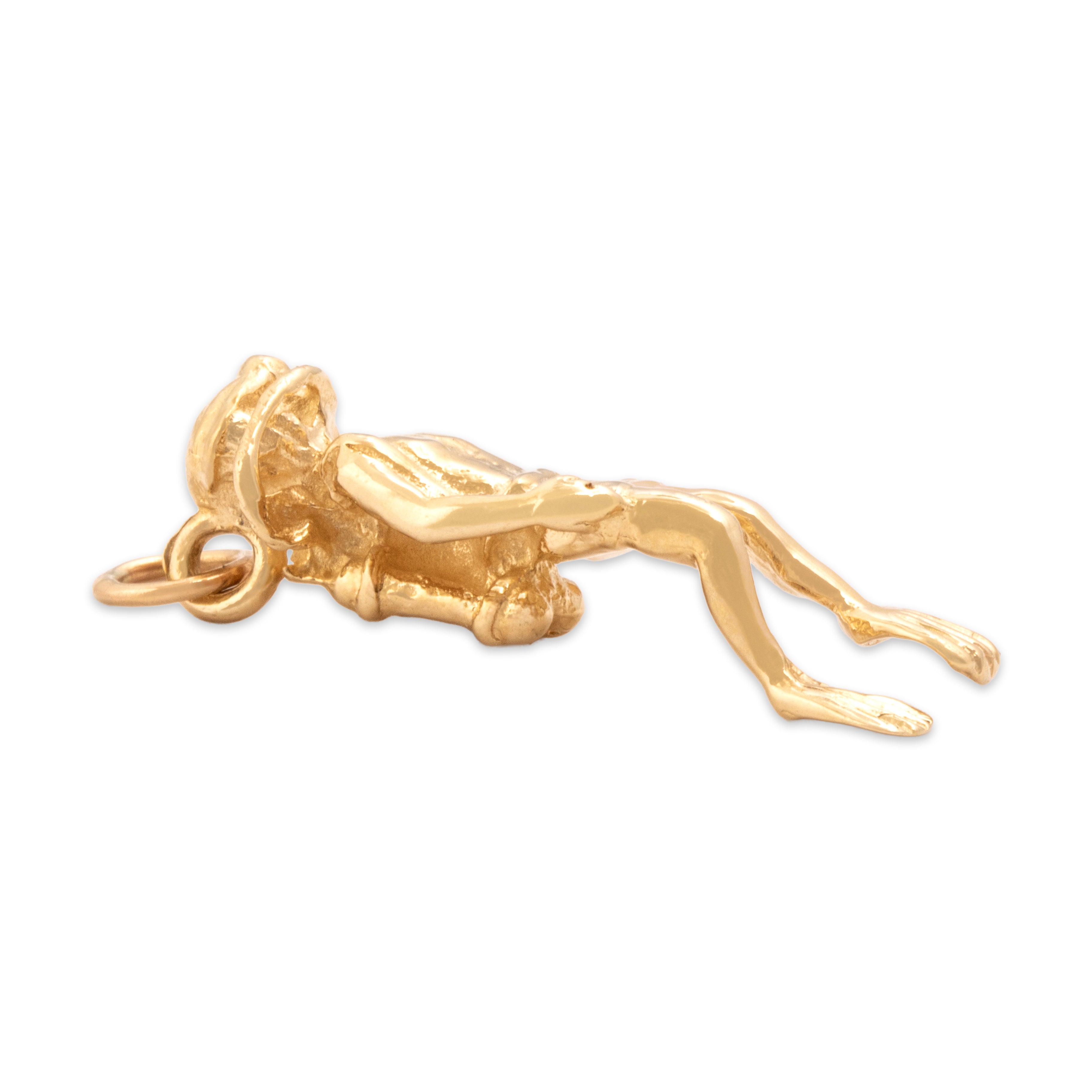Vintage 14k Yellow Gold Bahamas Figural Scuba Diver Charm / Pendant - Side view