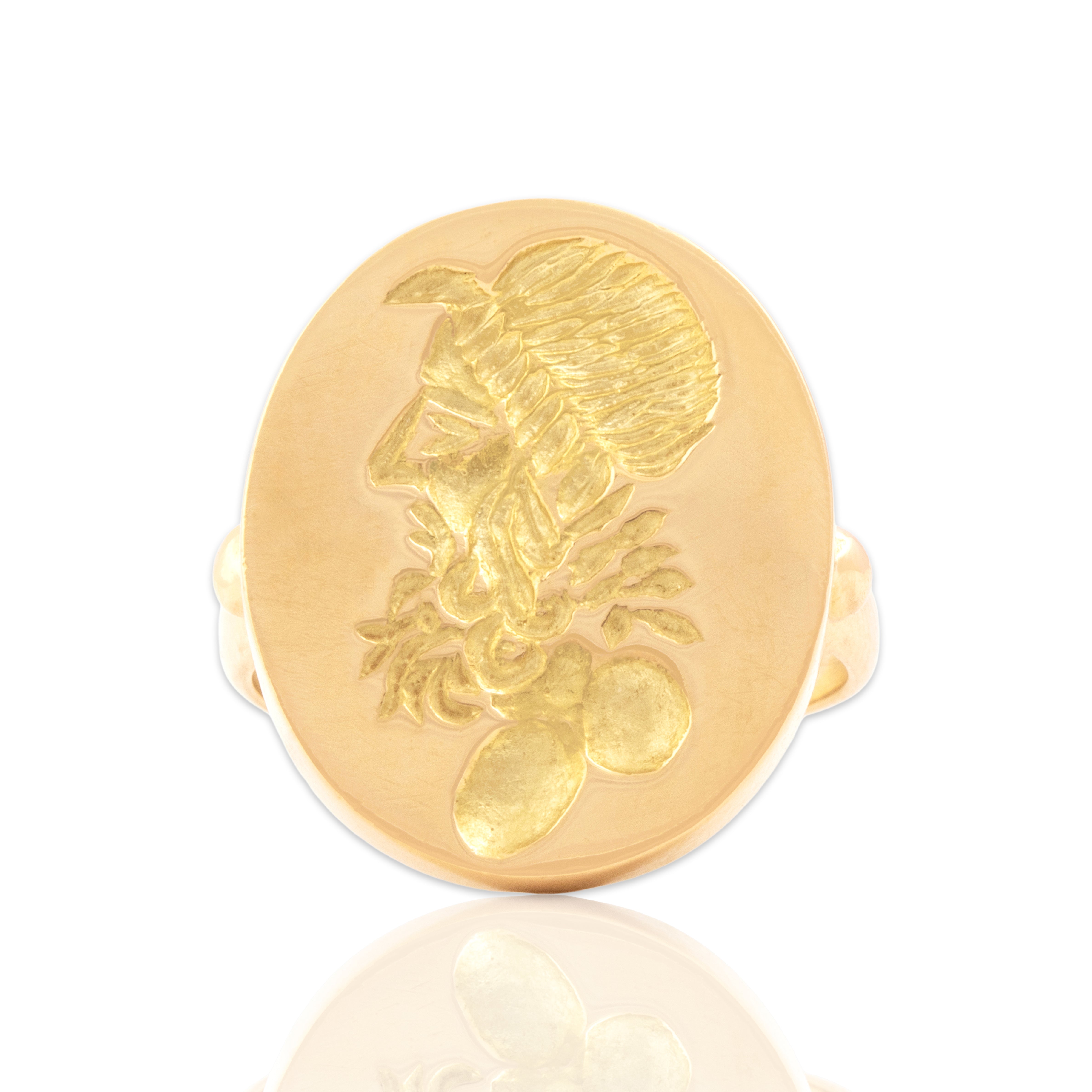 Vintage Heavy 18k Yellow Gold Classical-Style Man In Profile Ring - Close-up view
