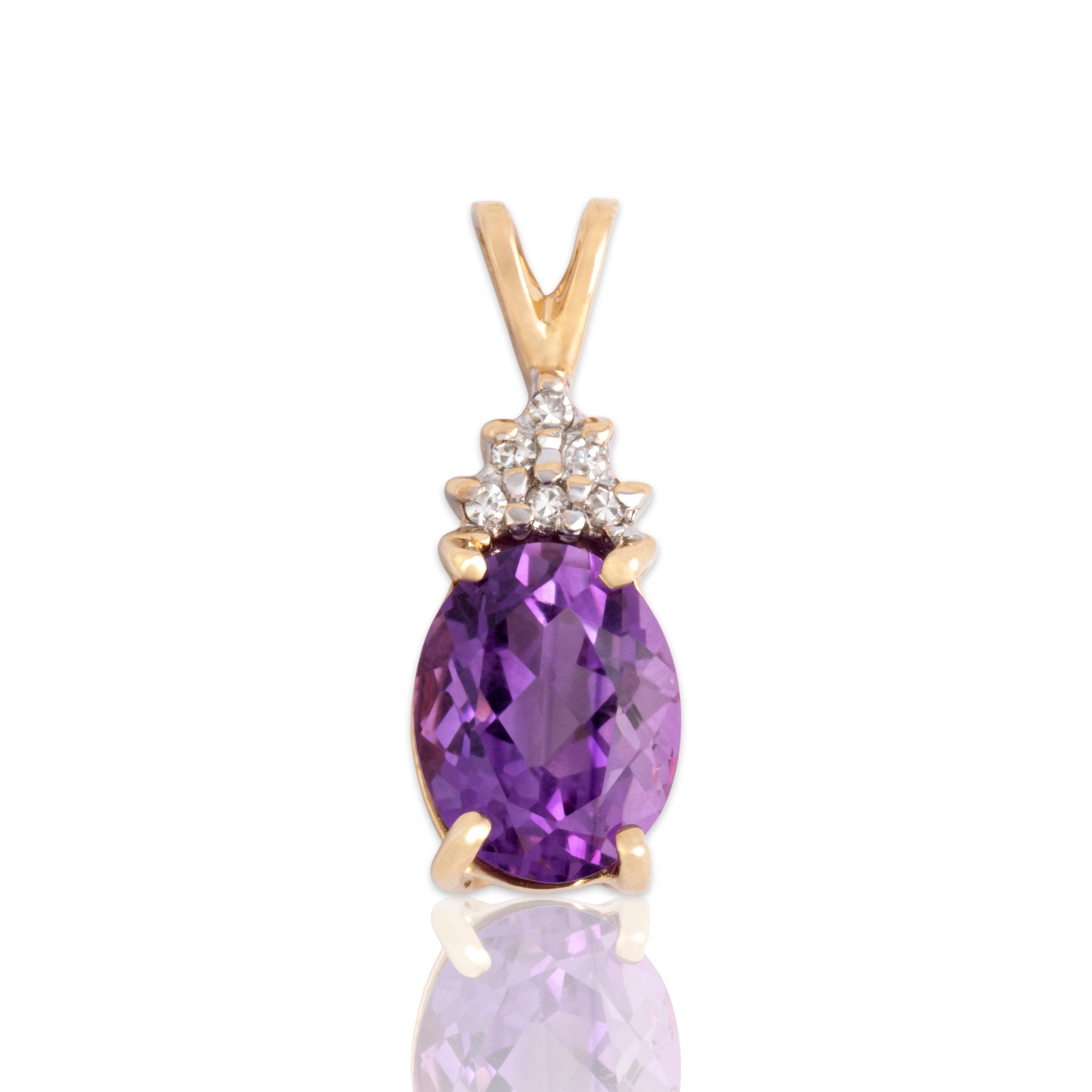 Vintage 14k Yellow Gold 1.58ct Amethyst Diamond Adorned Classic Oval Pendant - Close-up view