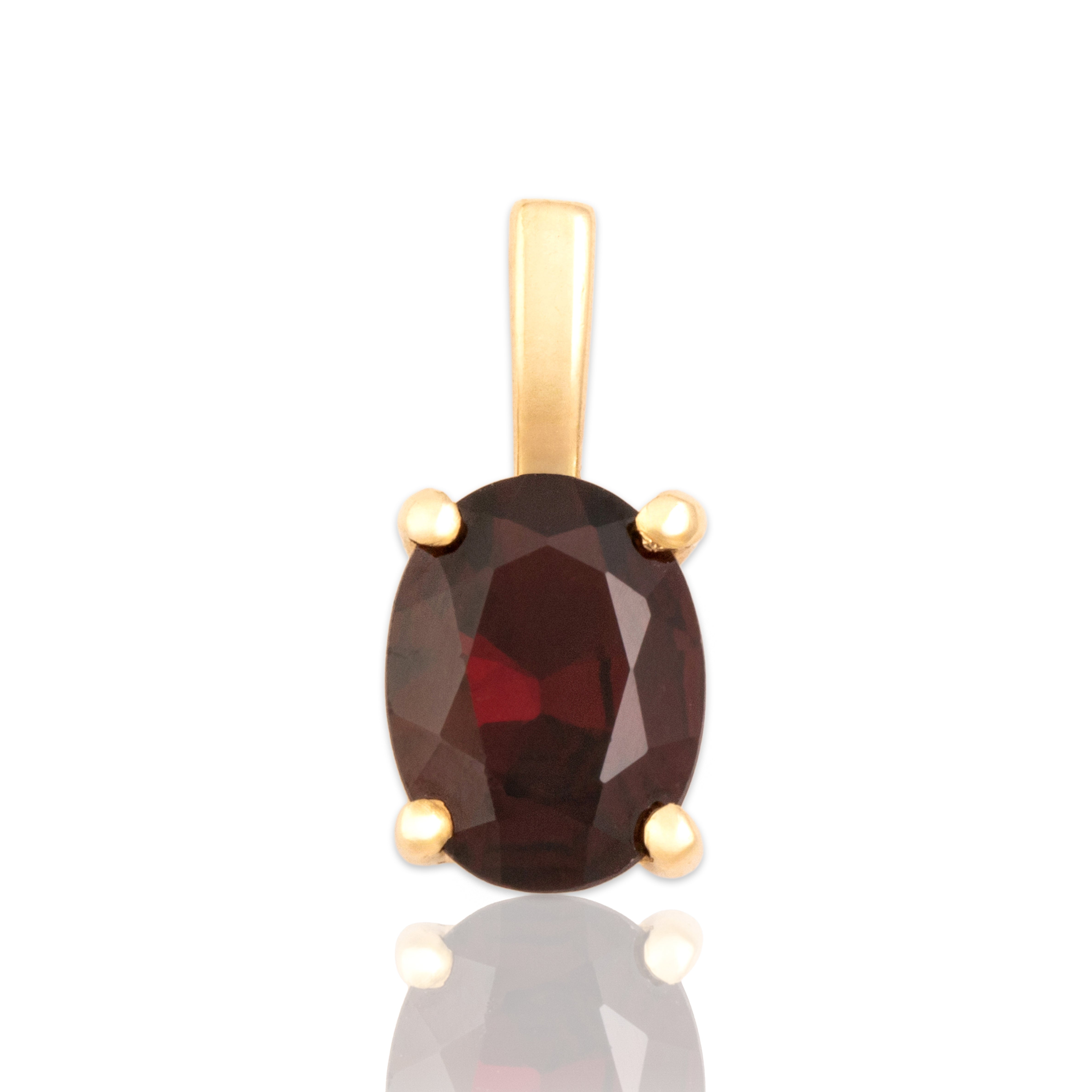 Vintage Small 14k Yellow Gold 1.27ct Garnet Crimson Oval Pendant - Close-up view