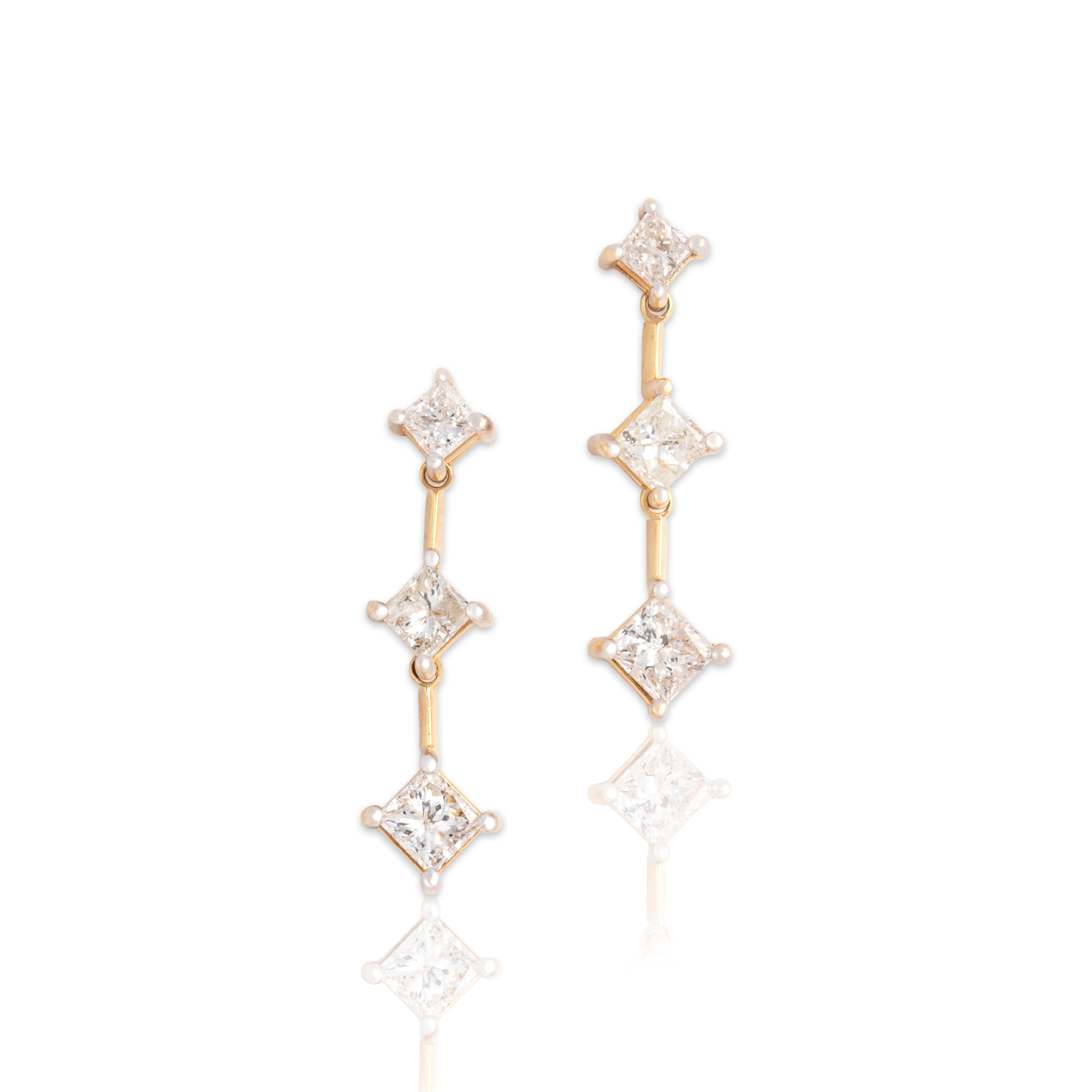 Vintage 14k Yellow Gold .65cttw Diamond Beautiful Graduating Princess-Cut Dangle Earrings - Close-up view
