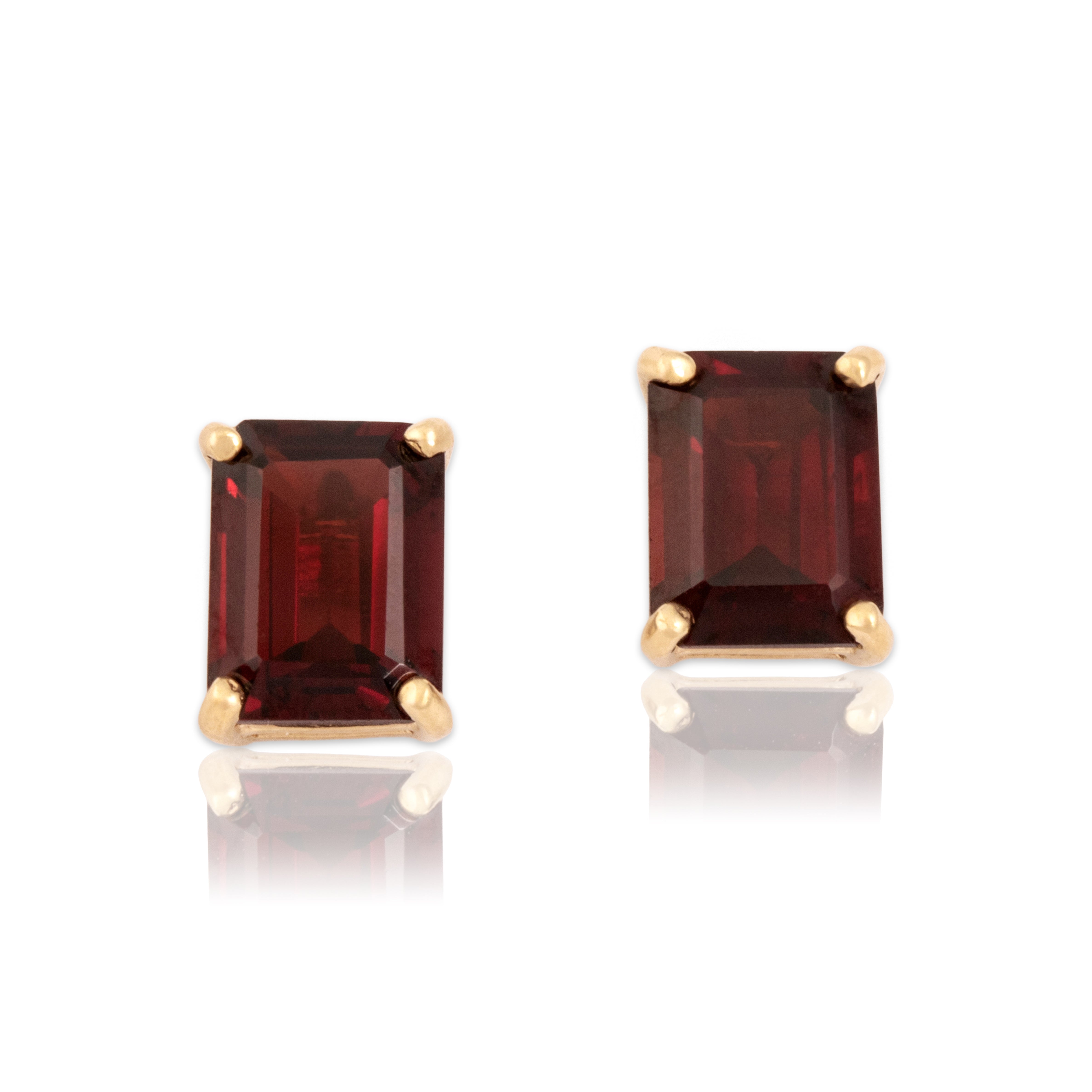 Vintage 10k Yellow Gold 3.42cttw Garnet Classic Rectangular Solitiare Stud Earrings - Close-up view