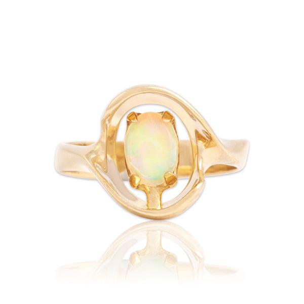 Vintage 14k Yellow Gold Opal Gleaming Enveloped Cabochon Ring 6.75