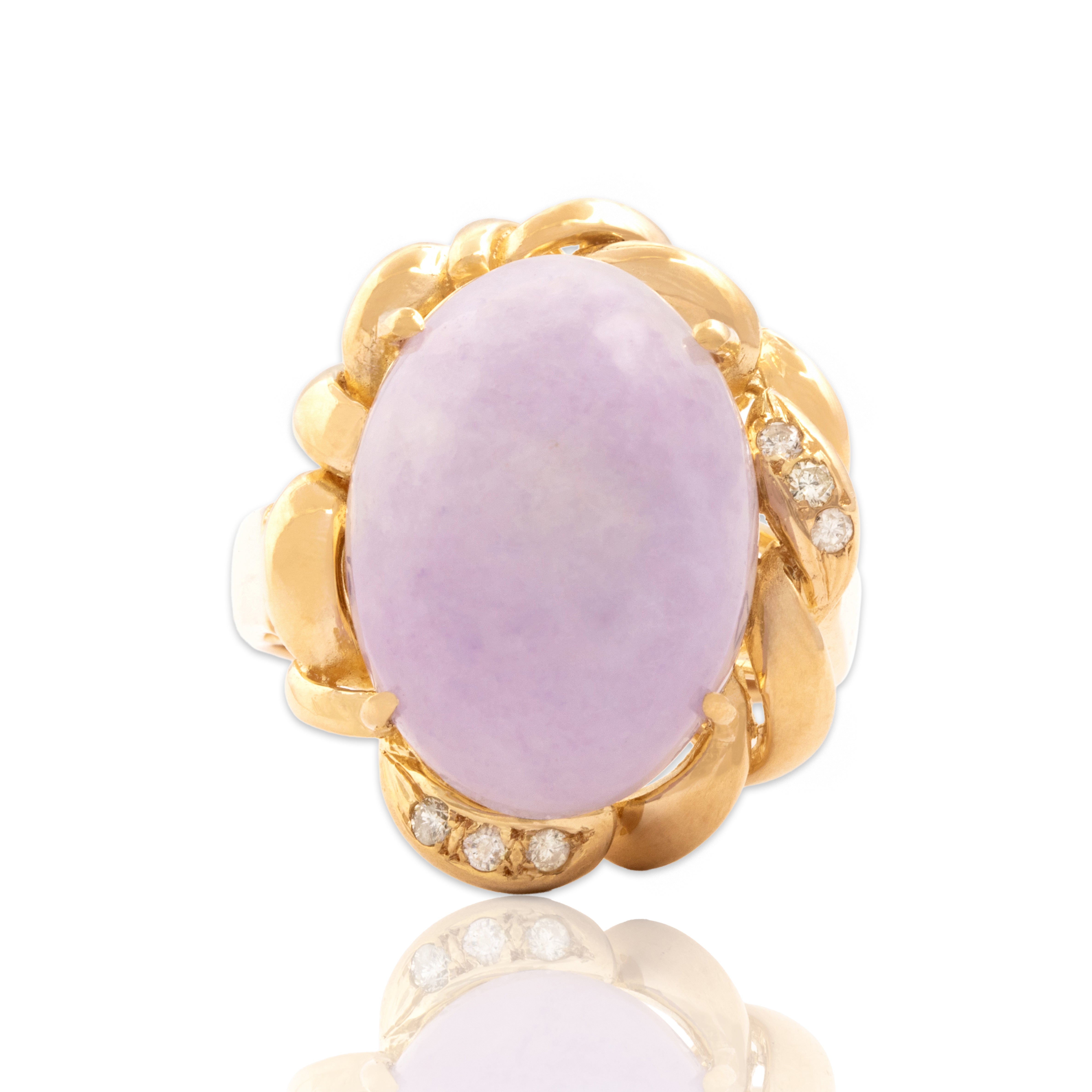 Vintage 14k Yellow Gold 9.62ct Lavender Jade Diamond Bold Ribbon Framed Cabochon Cocktail Ring - Close-up view