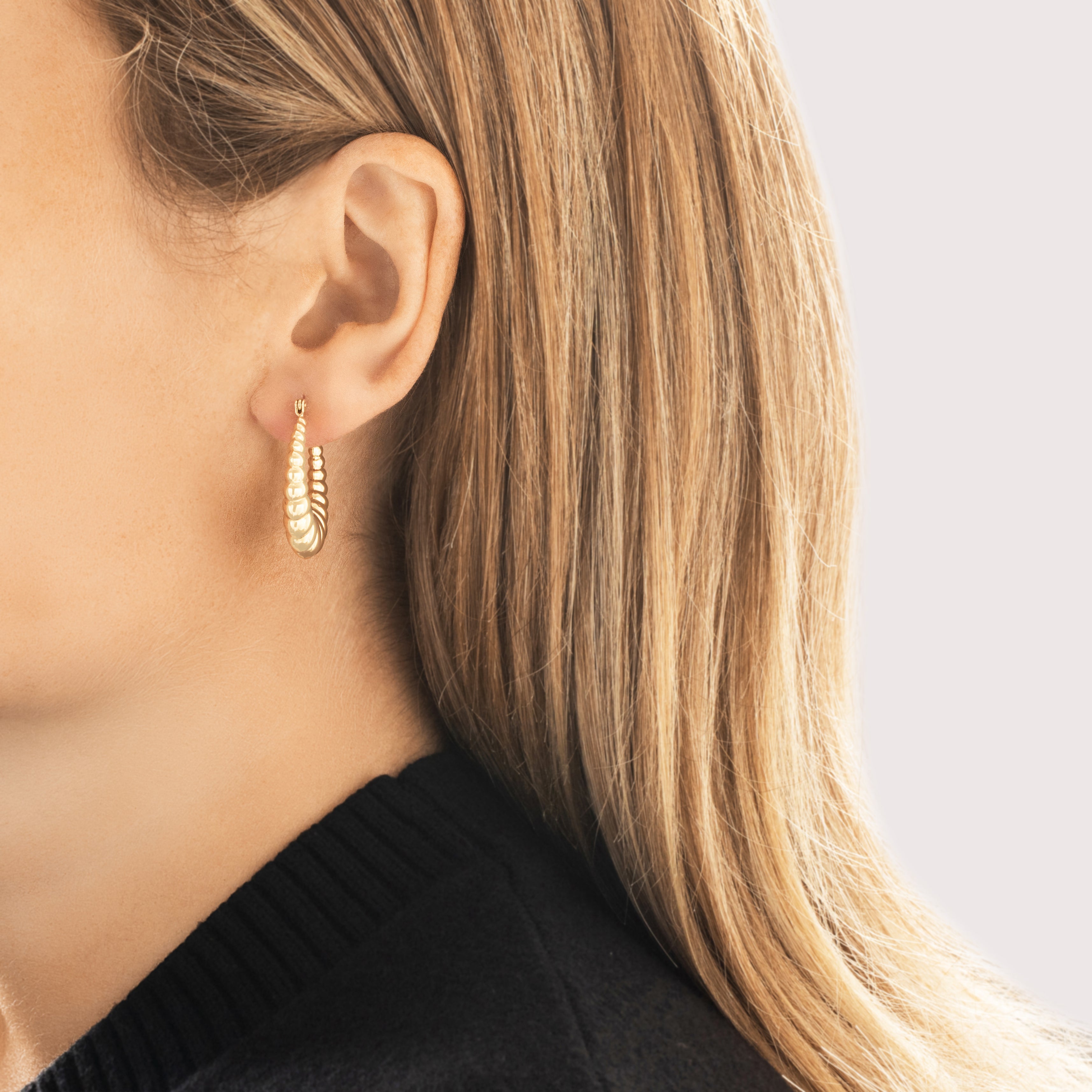 Vintage 14k Yellow Gold Puffy Graduating Ribbed Hoop Earrings - On model view