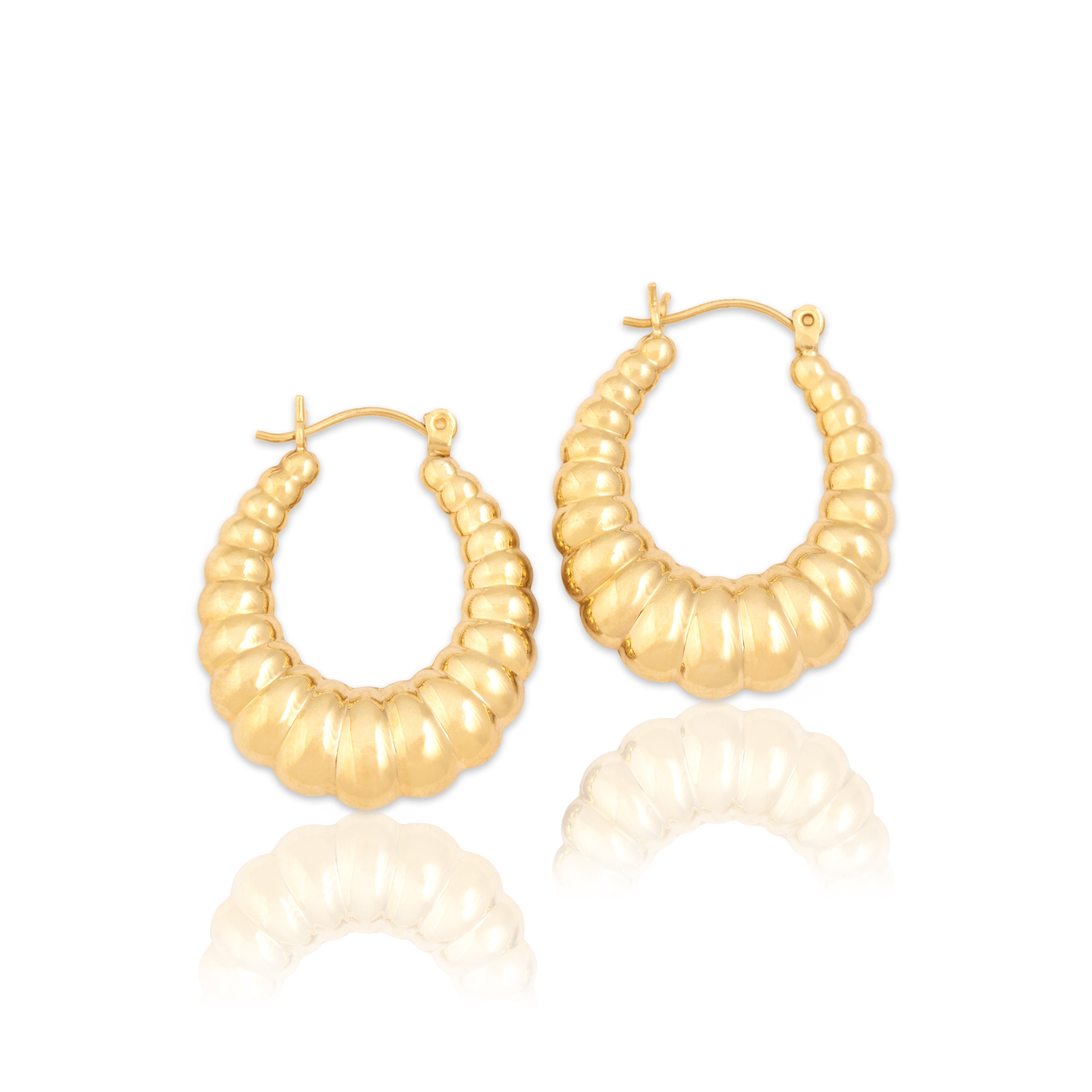 Vintage 14k Yellow Gold Puffy Graduating Ribbed Hoop Earrings - Close-up view