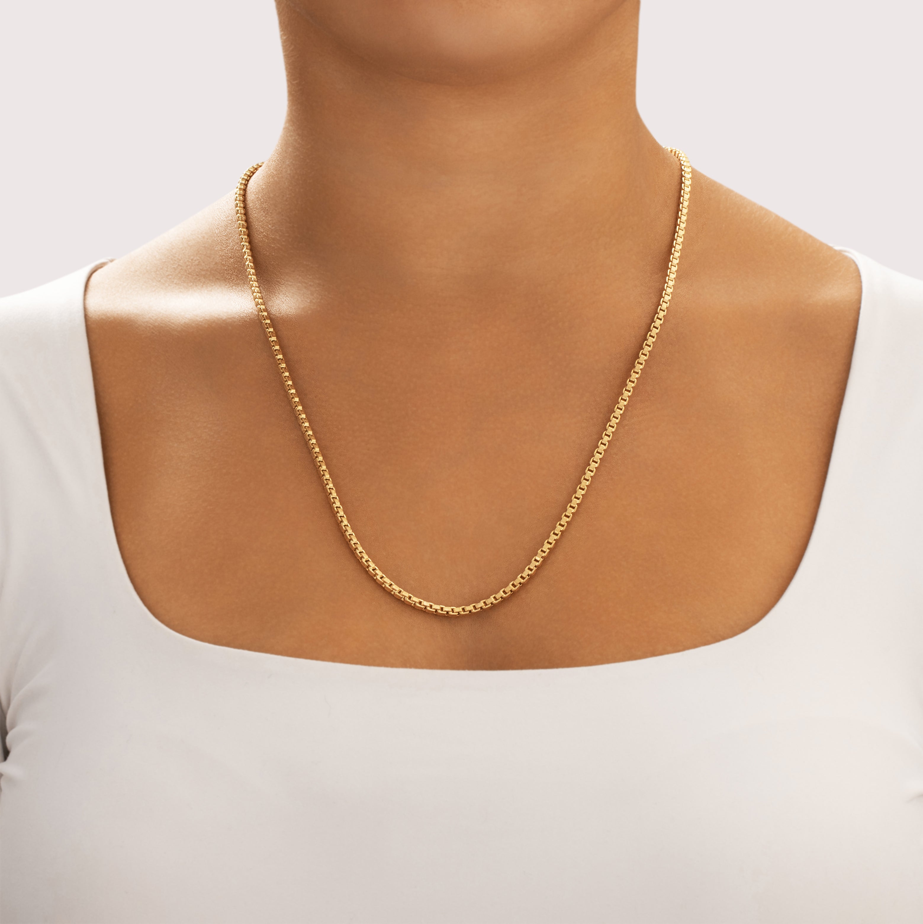 Vintage Italian Substantial 18k Yellow Gold 2.8mm Textured Box Chain - On model view
