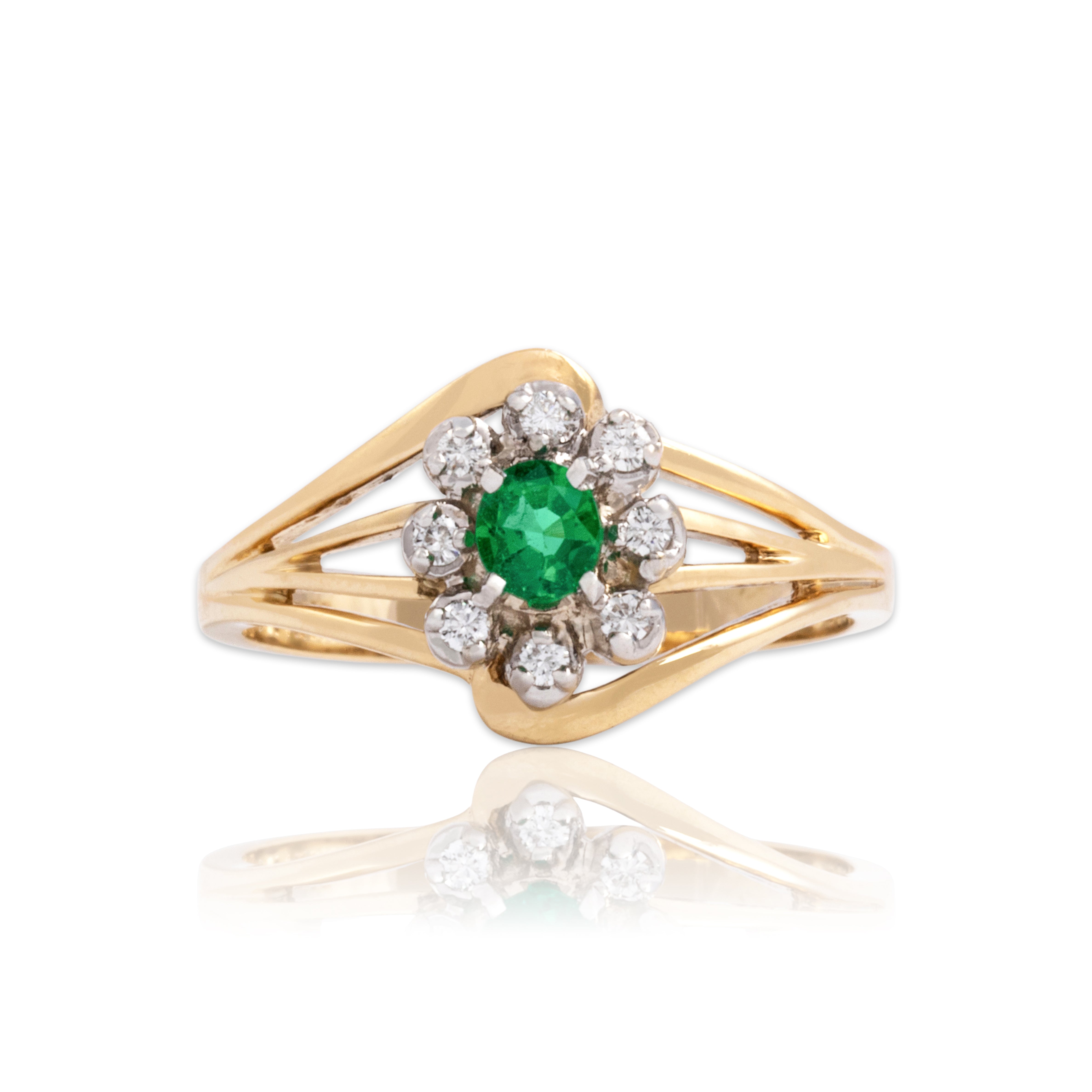Vintage 14k Yellow Gold Emerald Diamond Pretty Open Shoulder Ring - Close-up view