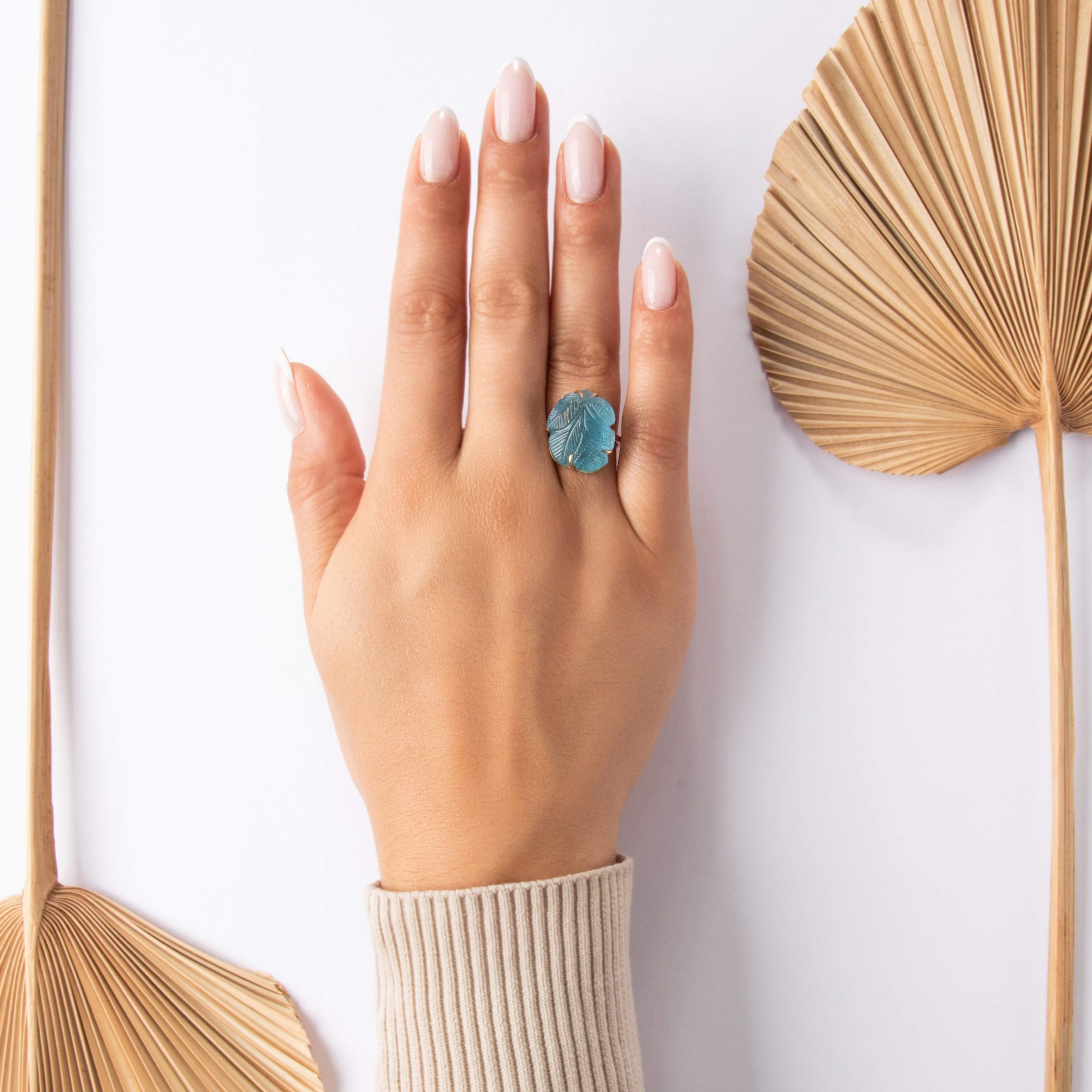 Vintage 10k Rosy Yellow Gold 20.88ct Aquamarine Fabulous Carved Leaf Cocktail Ring - On model view
