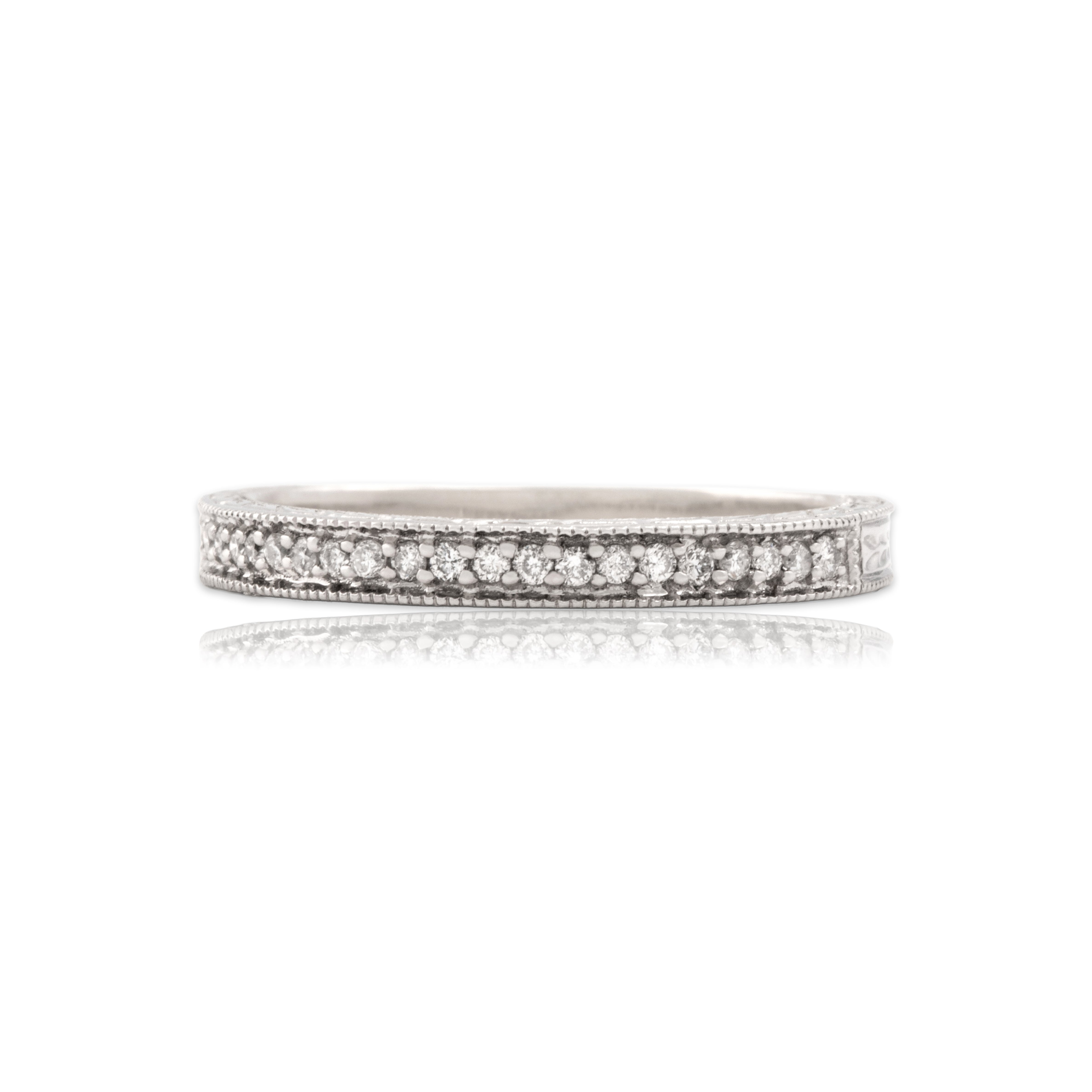 Estate 14k White Gold Diamond Sparkling Leaf Motif Band Ring - Close-up view