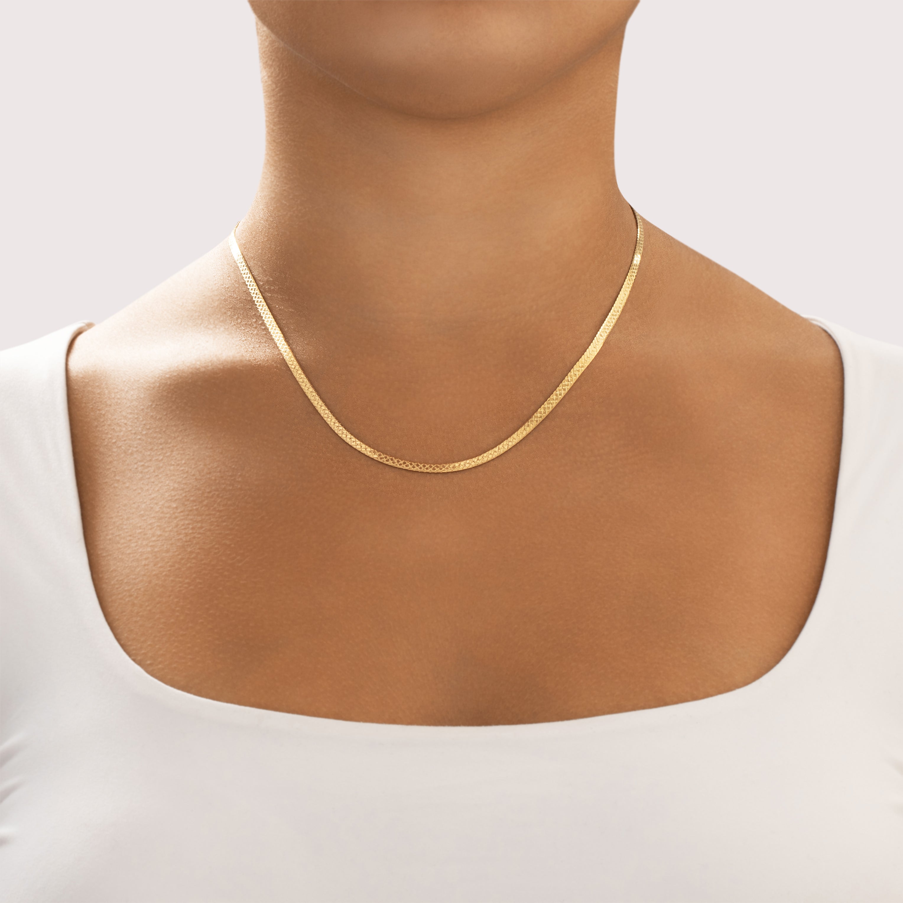 Vintage Italian 14k Yellow Gold Flat Argyle-Textured Herringbone Chain Necklace - On model view