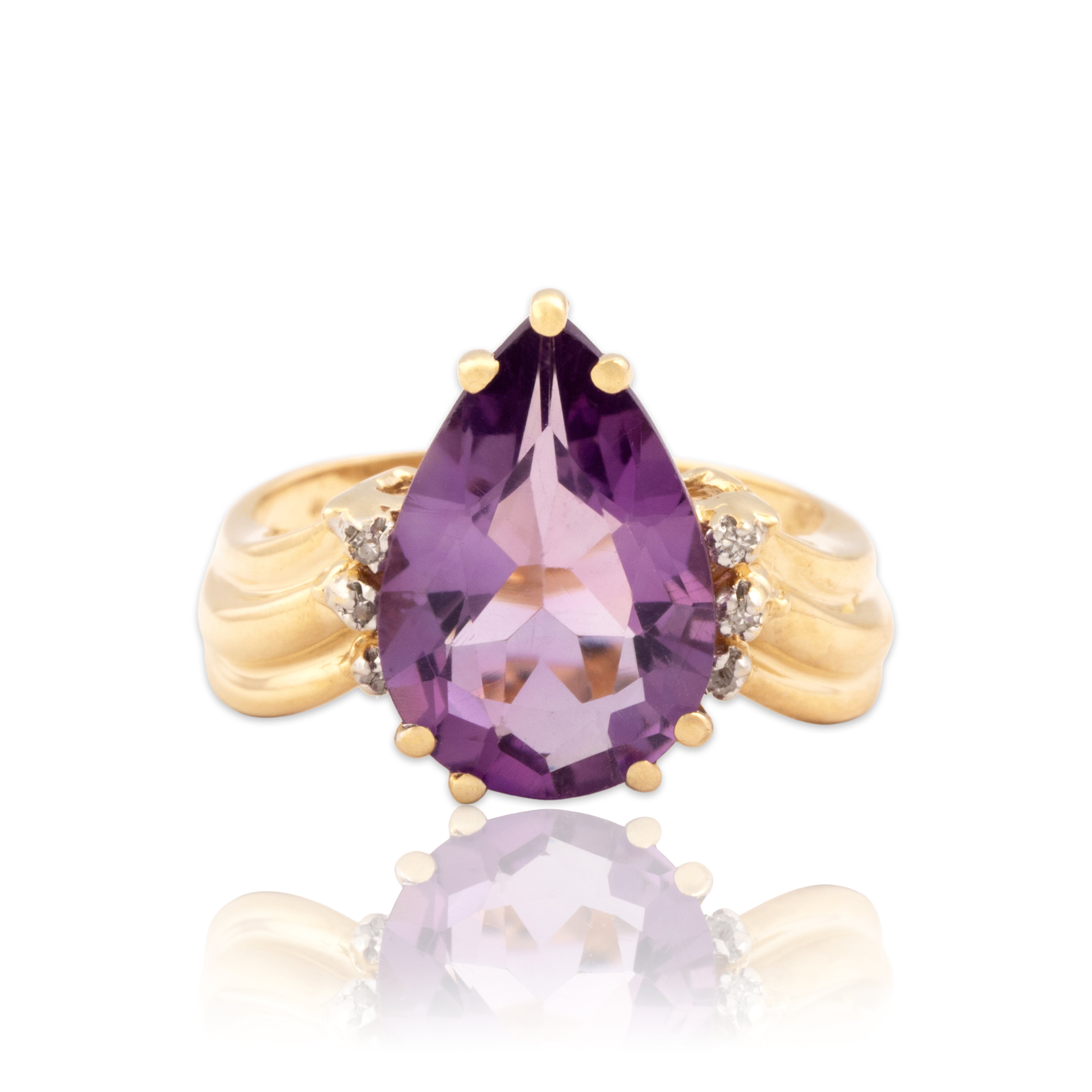 Vintage 14k Yellow Gold 3.77ct Amethyst Diamond Bold Ribbed Shoulder Pear Cocktail Ring - Close-up view