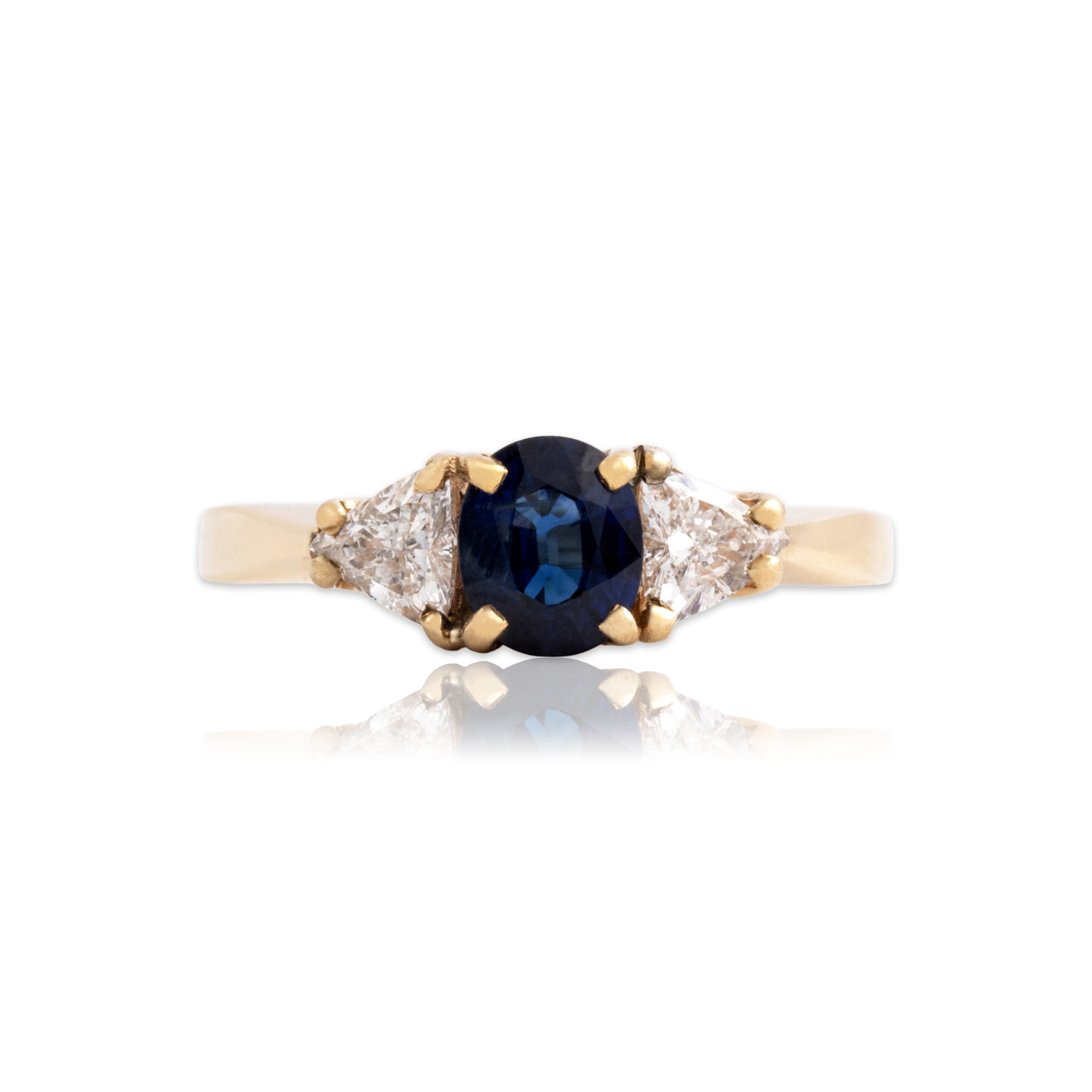 Vintage 14k Yellow Gold .93ct Blue Sapphire Diamond Superb Three-Stone Ring - Close-up view
