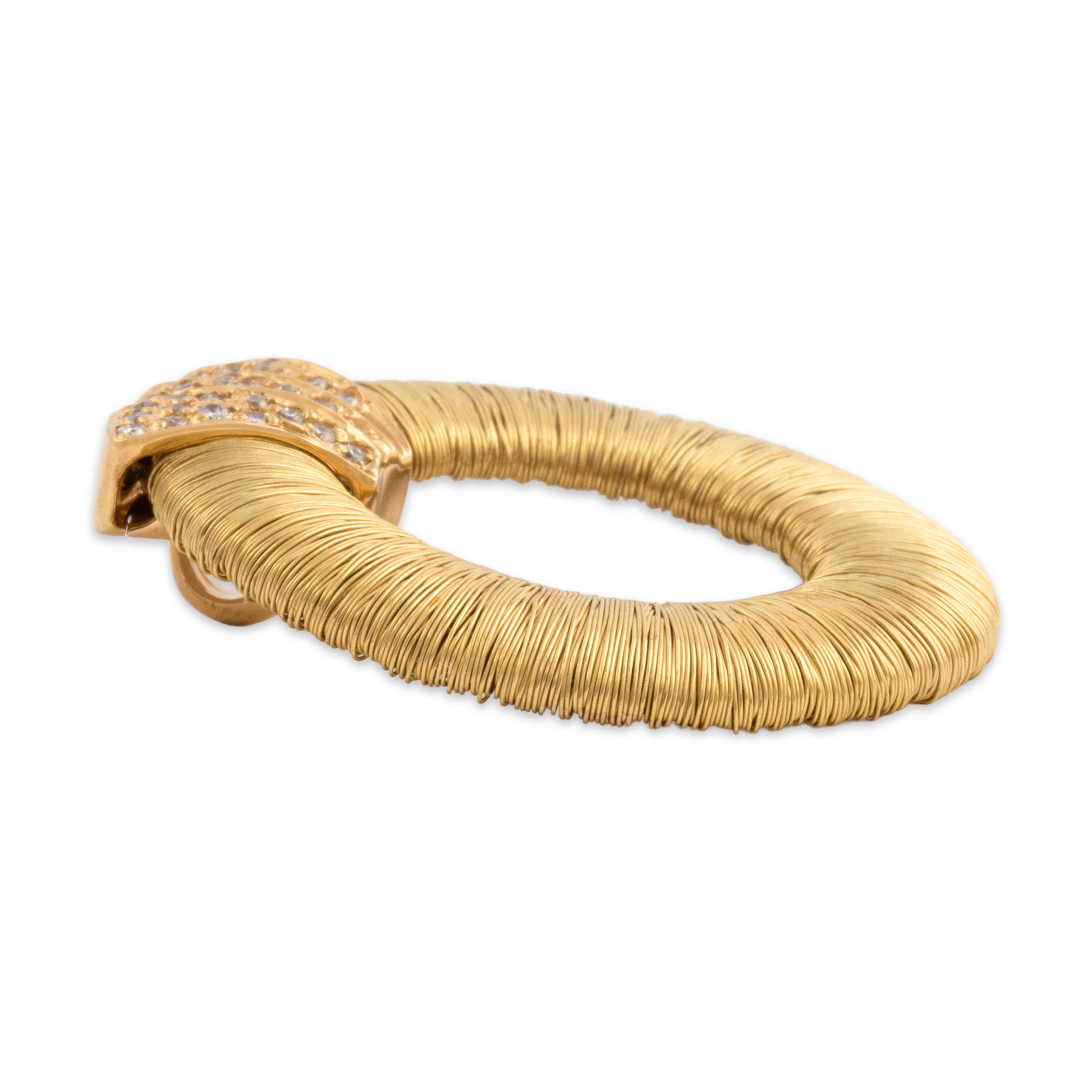 Vintage 18k Yellow Gold Diamond Shimmering Pavã¨ Accent Wire Wreath Slide Pendant - Side view