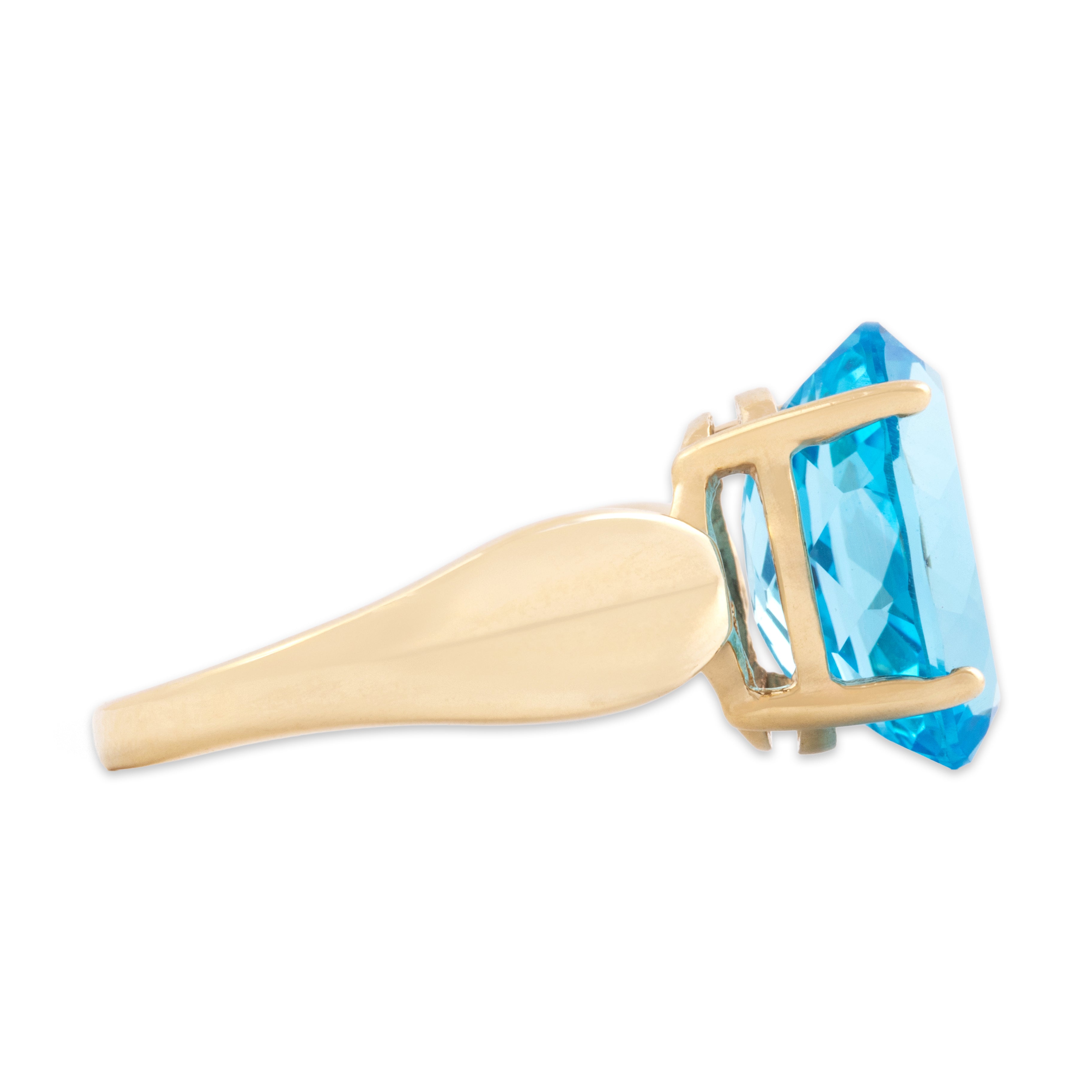 Vintage 10k Yellow Gold 6.58ct Swiss Blue Topaz Serene Oval Pool Ring - Side view