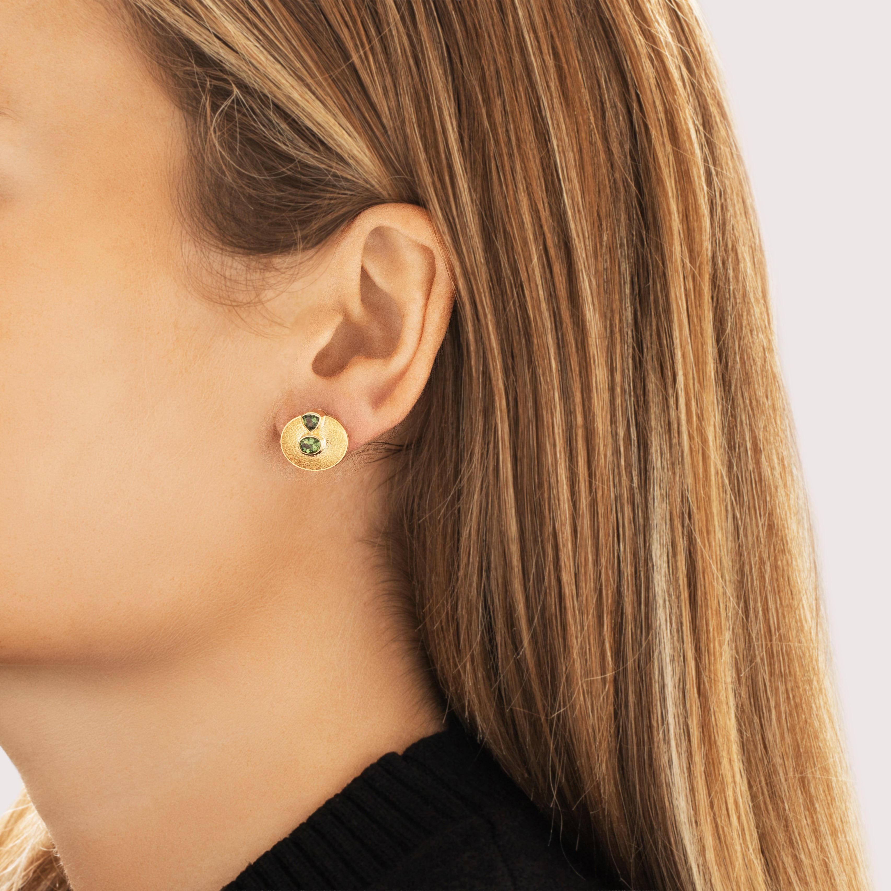 Estate 14k Yellow Gold 1.43cttw Green Sapphire Textured Bezel Duo Disc Stud Earrings - On model view