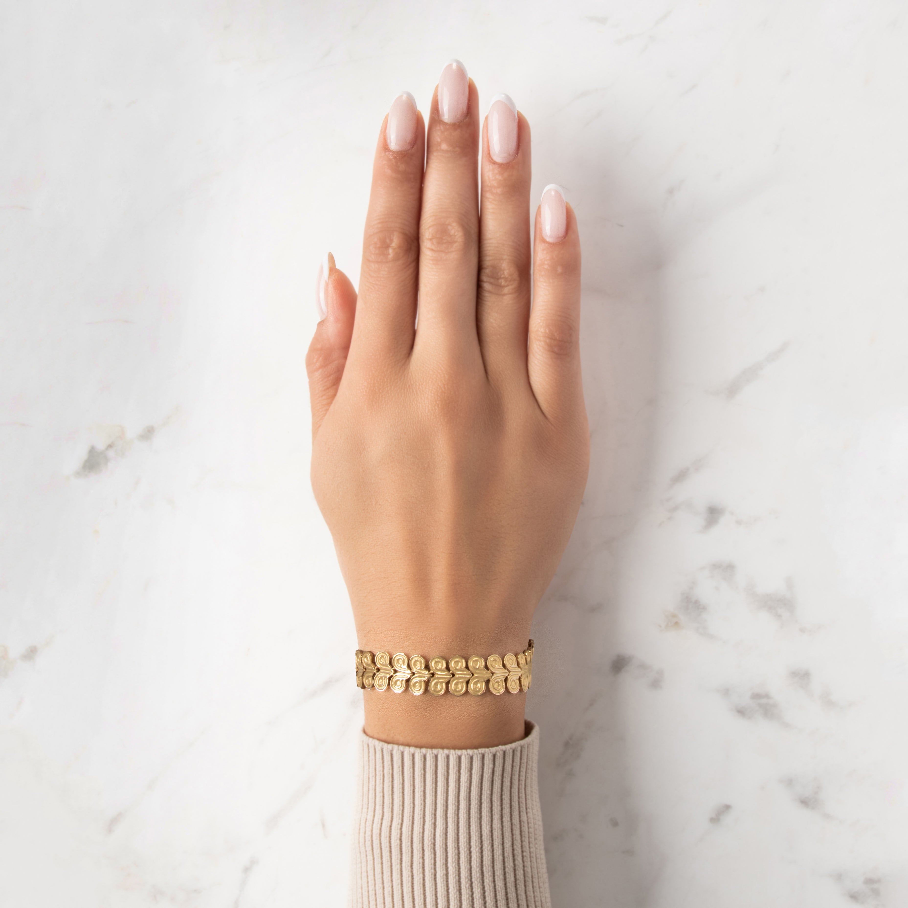 Vintage 18k Yellow Gold Fantastic Classical-Style Swirled Link Bracelet - On model view