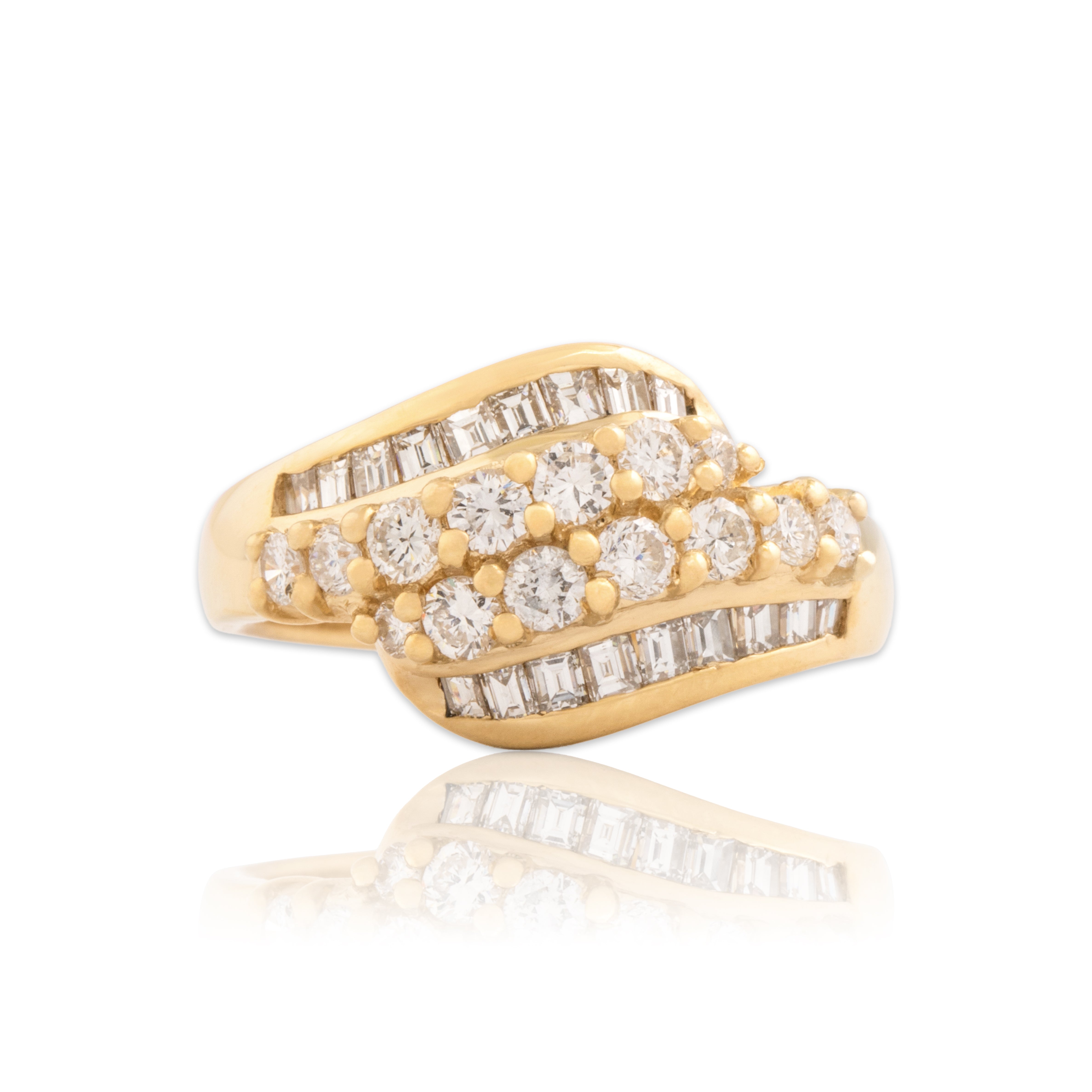 Vintage 18k Yellow Gold 1.39cttw Diamond Dazzling Bypass Wave Ring - Close-up view