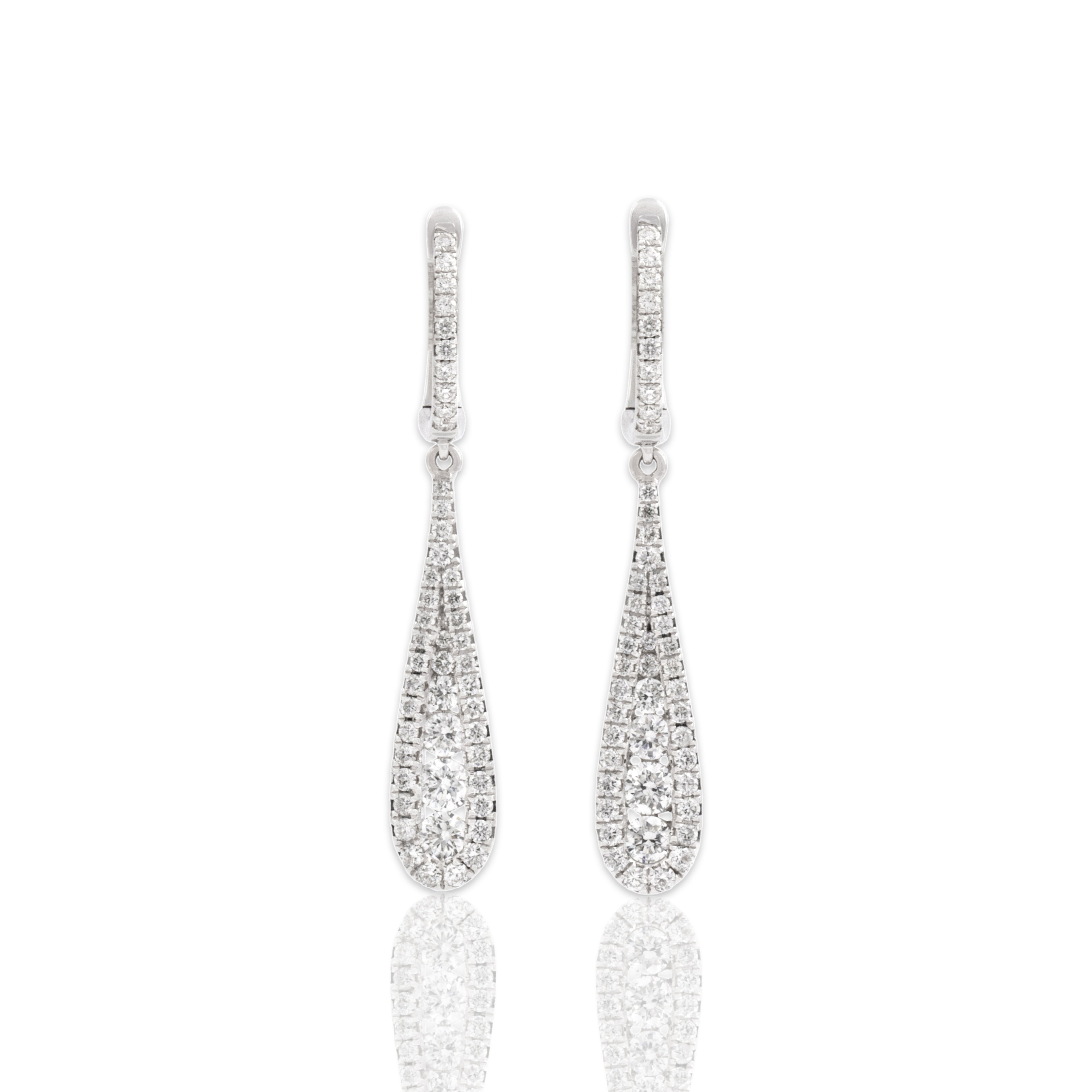 Estate 18k White Gold 1.07cttw Diamond Sparkling Graduated Drop Dangle Earrings